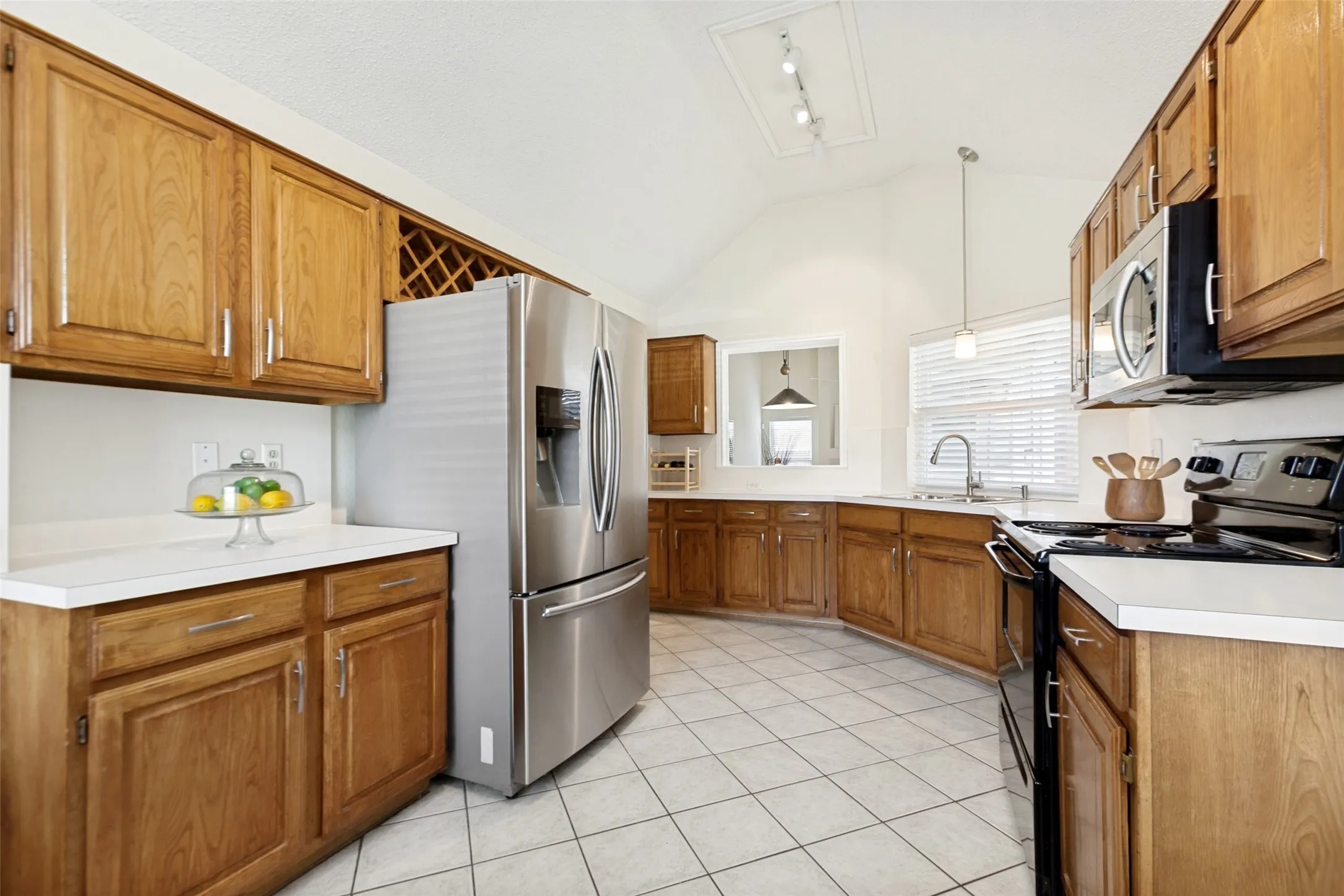 Single Family Residence For Sale in Dallas County , 2105 Glen Heights Drive, Garland, Texas 75044, 3 Bedroom, 3 Bathroom, 2 Garage spaces, 1,616 Sqft, built in 1988, mls#21298009, Real Estate Agent in Garland, Homes For Sale in Dallas county, Homes For Sale in Garland, Realtor in Garland Texas, Real Estate Brokerage Independent Realty Texas, Luminita Cordes Realtor