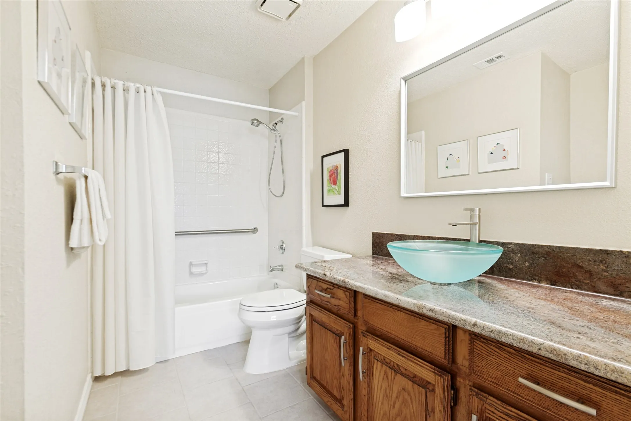 Single Family Residence For Sale in Dallas County , 2105 Glen Heights Drive, Garland, Texas 75044, 3 Bedroom, 3 Bathroom, 2 Garage spaces, 1,616 Sqft, built in 1988, mls#21298009, Real Estate Agent in Garland, Homes For Sale in Dallas county, Homes For Sale in Garland, Realtor in Garland Texas, Real Estate Brokerage Independent Realty Texas, Luminita Cordes Realtor