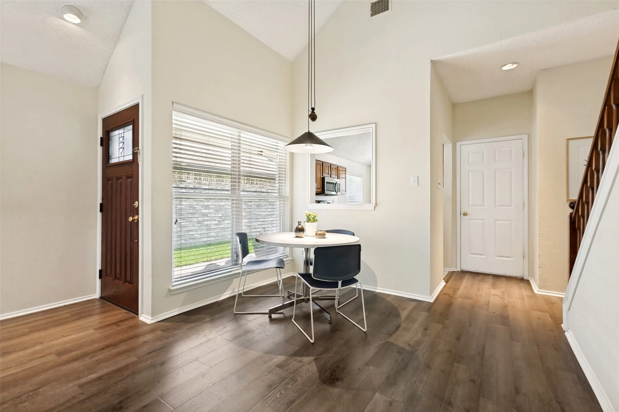 Single Family Residence For Sale in Dallas County , 2105 Glen Heights Drive, Garland, Texas 75044, 3 Bedroom, 3 Bathroom, 2 Garage spaces, 1,616 Sqft, built in 1988, mls#21298009, Real Estate Agent in Garland, Homes For Sale in Dallas county, Homes For Sale in Garland, Realtor in Garland Texas, Real Estate Brokerage Independent Realty Texas, Luminita Cordes Realtor
