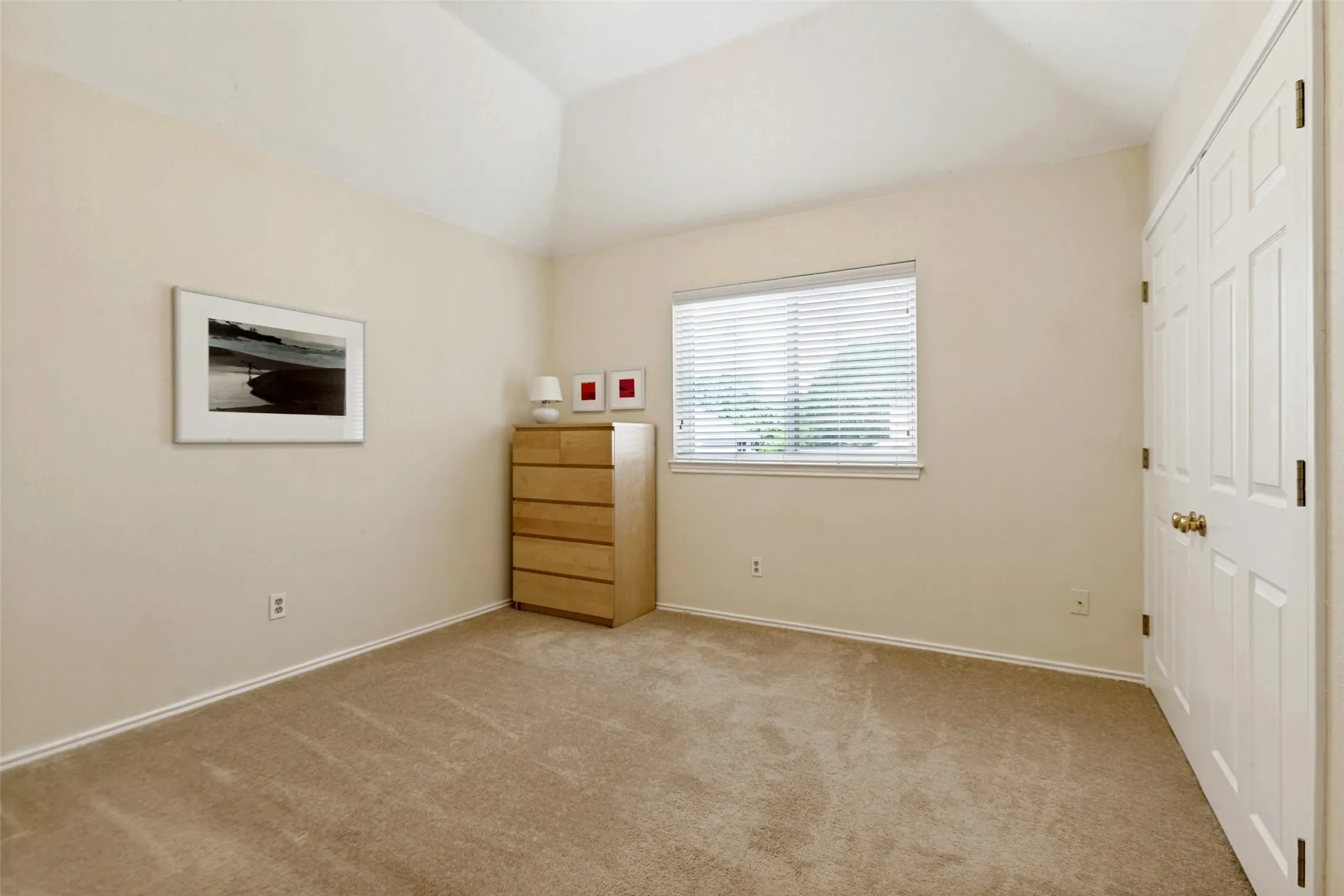 Single Family Residence For Sale in Dallas County , 2105 Glen Heights Drive, Garland, Texas 75044, 3 Bedroom, 3 Bathroom, 2 Garage spaces, 1,616 Sqft, built in 1988, mls#21298009, Real Estate Agent in Garland, Homes For Sale in Dallas county, Homes For Sale in Garland, Realtor in Garland Texas, Real Estate Brokerage Independent Realty Texas, Luminita Cordes Realtor