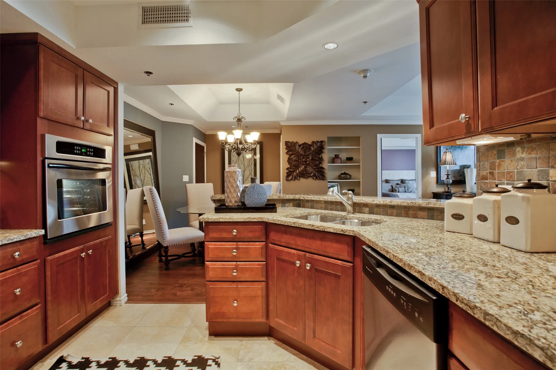 Condominium For Sale in Dallas County , 5909 Luther Lane 808, Dallas, Texas 75225, 2 Bedroom, 2 Bathroom, 2 Garage spaces, 1,436 Sqft, built in 1983, mls#21298013, Real Estate Agent in Dallas, Homes For Sale in Dallas county, Homes For Sale in Dallas, Realtor in Dallas Texas, Real Estate Brokerage Independent Realty Texas, Luminita Cordes Realtor