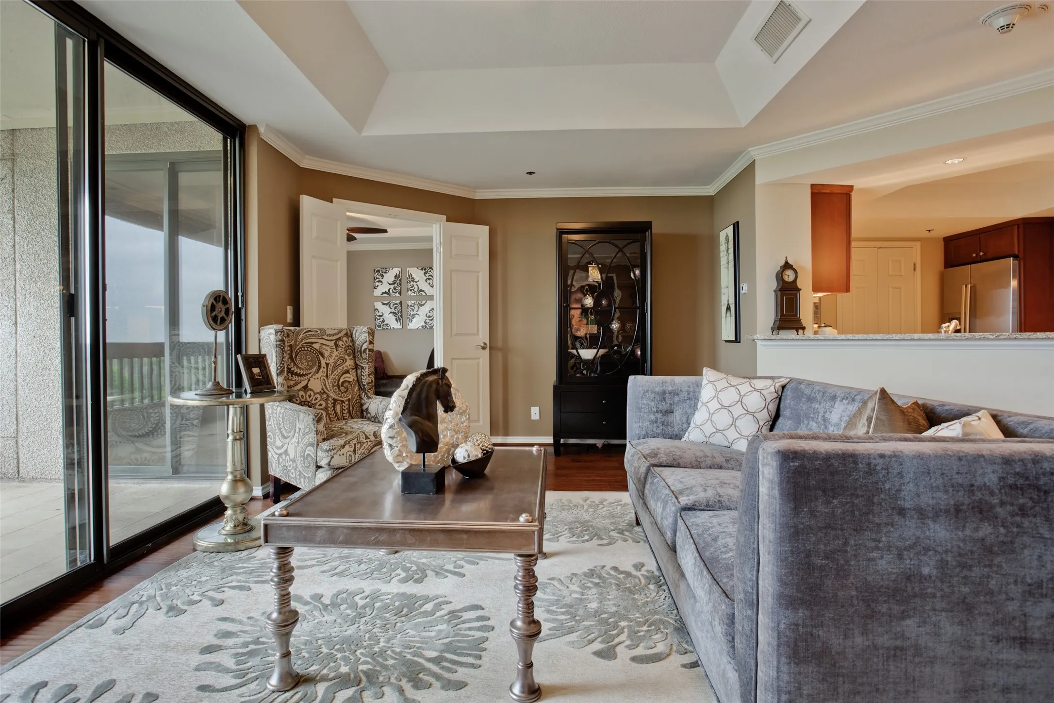 Condominium For Sale in Dallas County , 5909 Luther Lane 808, Dallas, Texas 75225, 2 Bedroom, 2 Bathroom, 2 Garage spaces, 1,436 Sqft, built in 1983, mls#21298013, Real Estate Agent in Dallas, Homes For Sale in Dallas county, Homes For Sale in Dallas, Realtor in Dallas Texas, Real Estate Brokerage Independent Realty Texas, Luminita Cordes Realtor