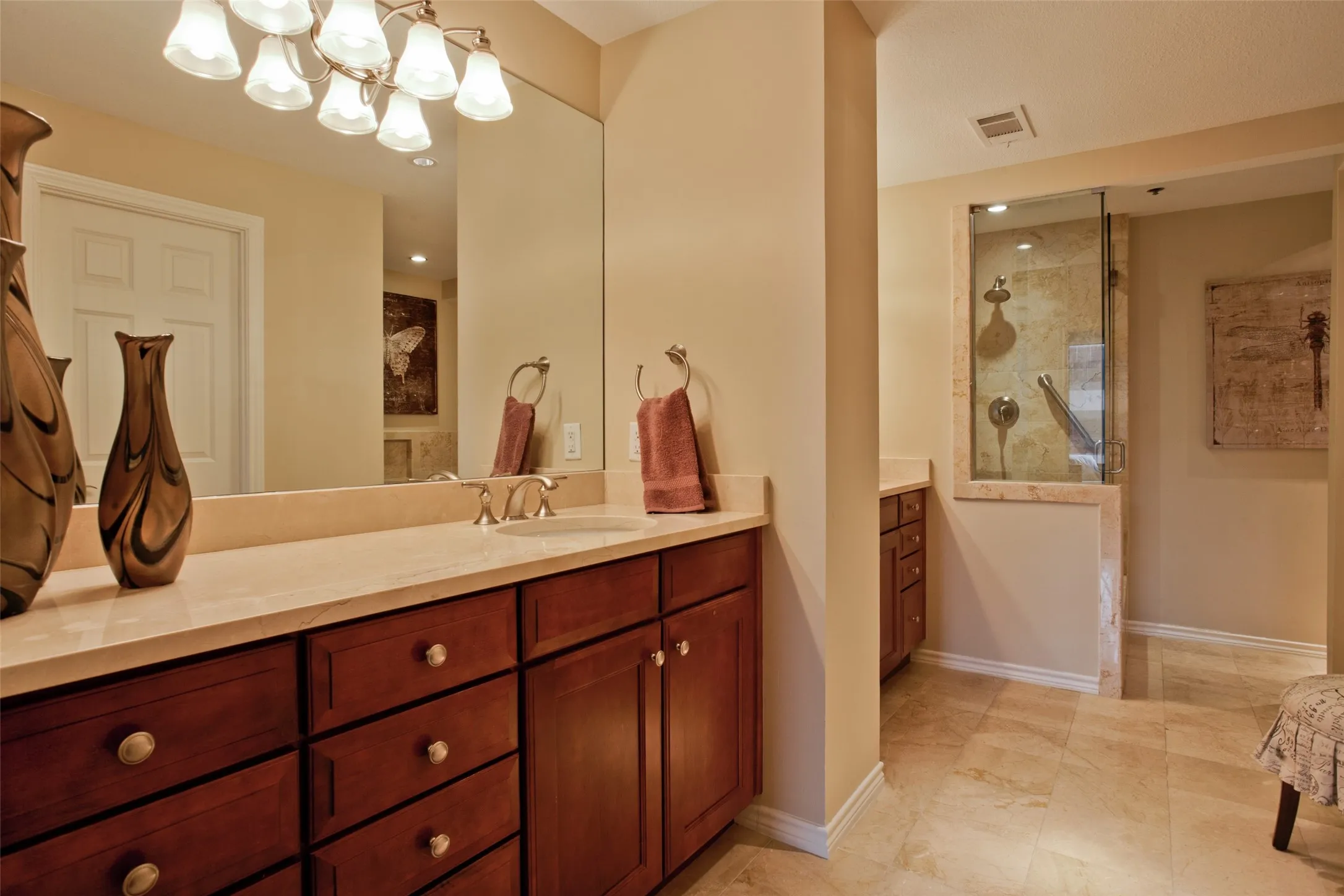 Condominium For Sale in Dallas County , 5909 Luther Lane 808, Dallas, Texas 75225, 2 Bedroom, 2 Bathroom, 2 Garage spaces, 1,436 Sqft, built in 1983, mls#21298013, Real Estate Agent in Dallas, Homes For Sale in Dallas county, Homes For Sale in Dallas, Realtor in Dallas Texas, Real Estate Brokerage Independent Realty Texas, Luminita Cordes Realtor