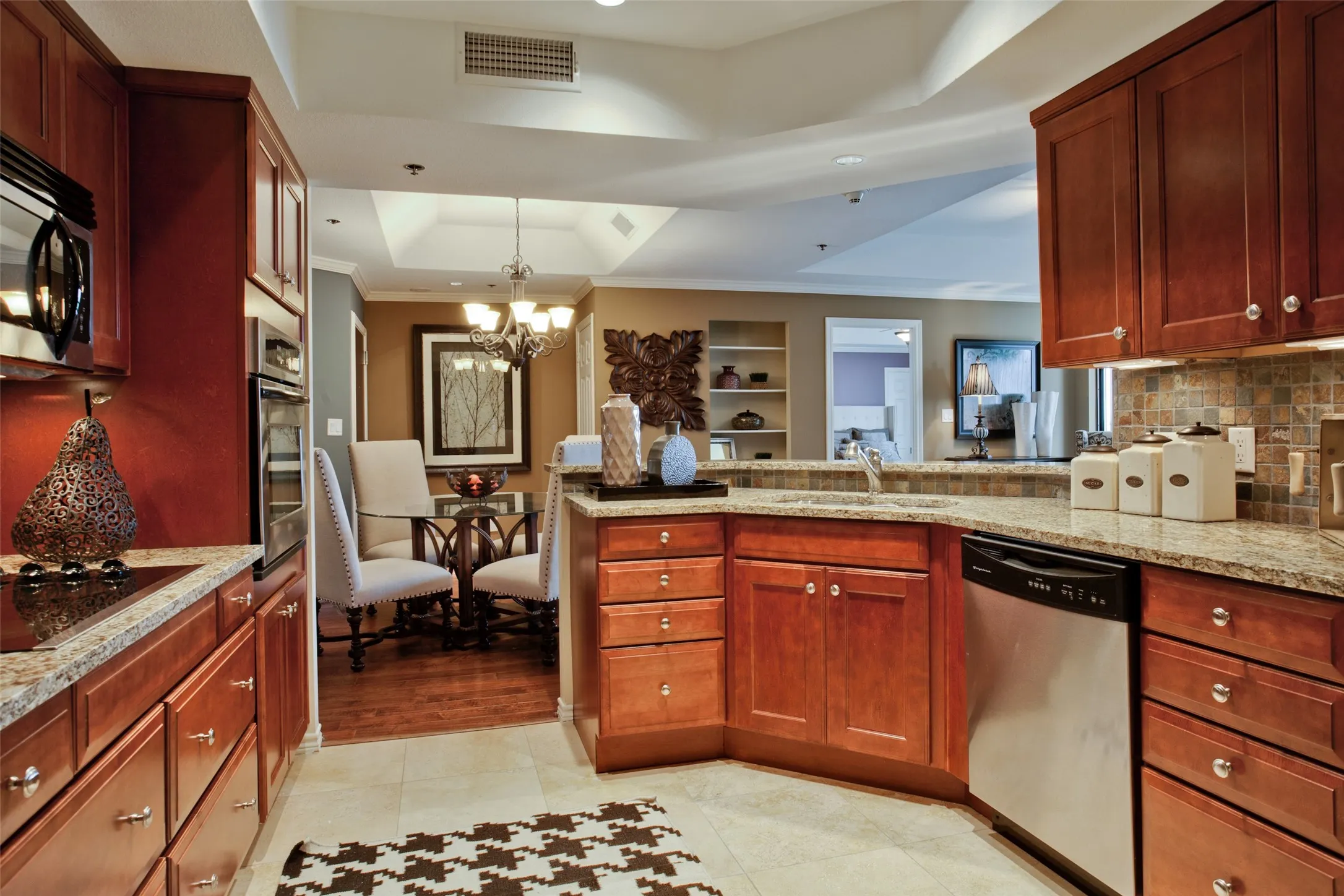 Condominium For Sale in Dallas County , 5909 Luther Lane 808, Dallas, Texas 75225, 2 Bedroom, 2 Bathroom, 2 Garage spaces, 1,436 Sqft, built in 1983, mls#21298013, Real Estate Agent in Dallas, Homes For Sale in Dallas county, Homes For Sale in Dallas, Realtor in Dallas Texas, Real Estate Brokerage Independent Realty Texas, Luminita Cordes Realtor