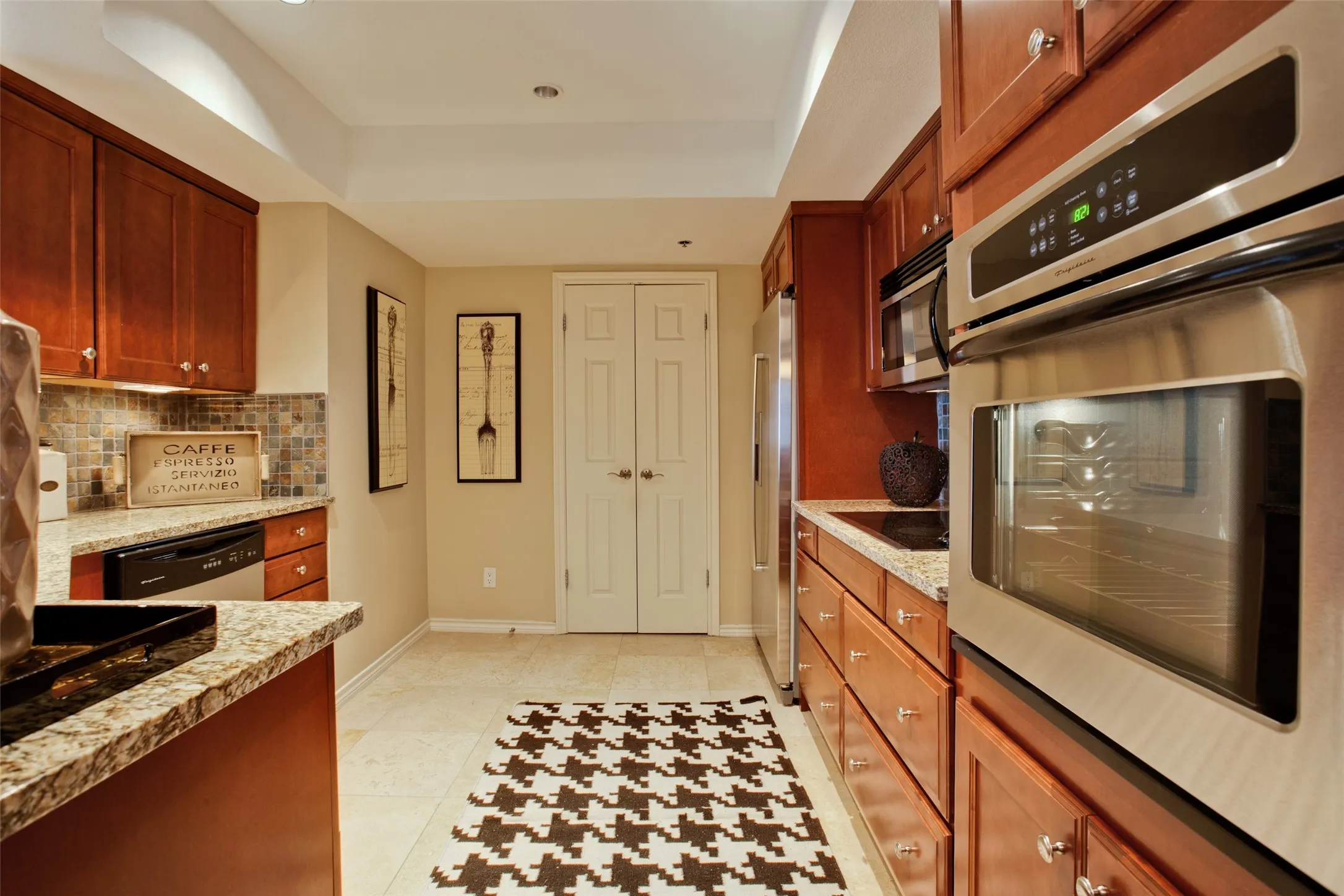 Condominium For Sale in Dallas County , 5909 Luther Lane 808, Dallas, Texas 75225, 2 Bedroom, 2 Bathroom, 2 Garage spaces, 1,436 Sqft, built in 1983, mls#21298013, Real Estate Agent in Dallas, Homes For Sale in Dallas county, Homes For Sale in Dallas, Realtor in Dallas Texas, Real Estate Brokerage Independent Realty Texas, Luminita Cordes Realtor