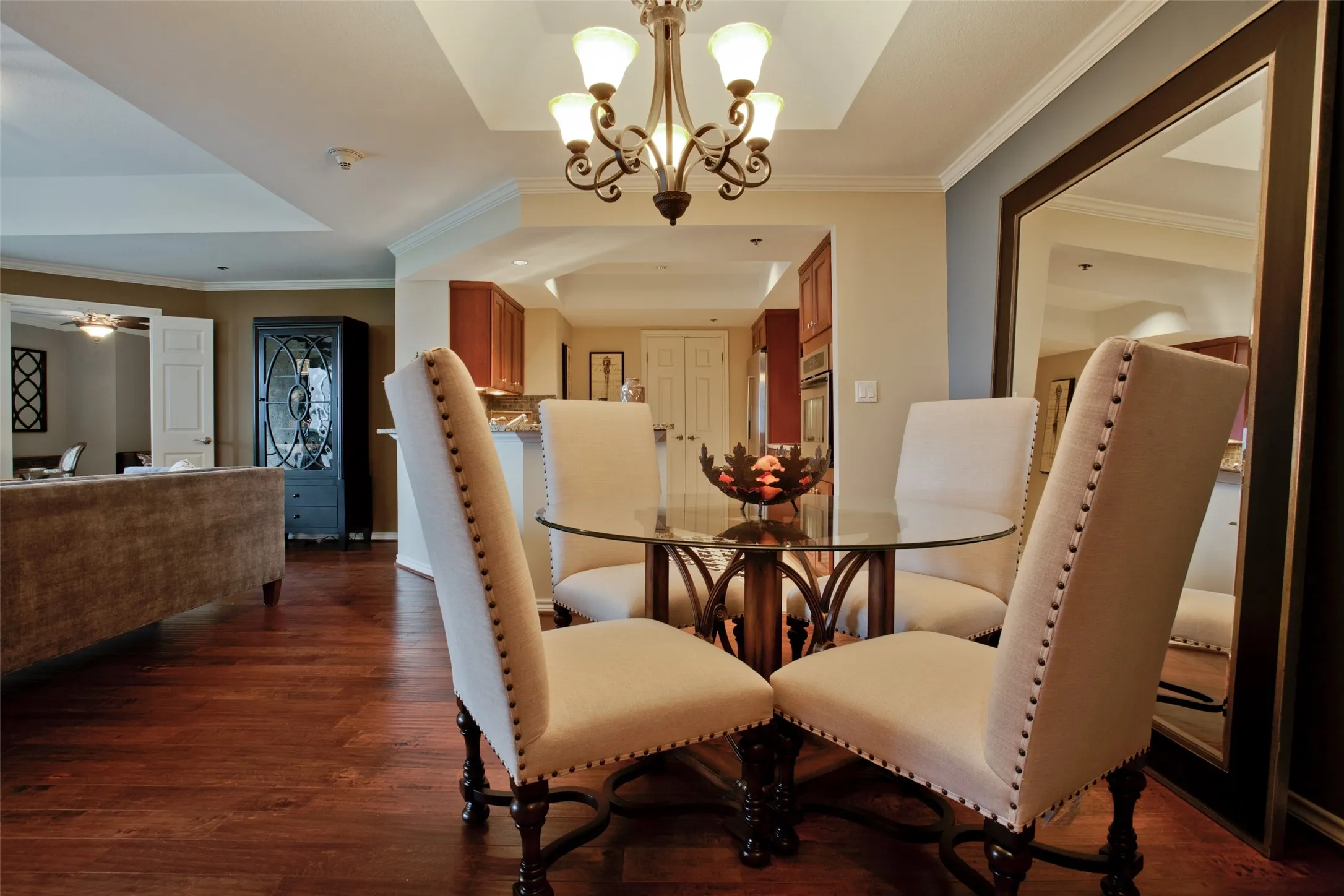 Condominium For Sale in Dallas County , 5909 Luther Lane 808, Dallas, Texas 75225, 2 Bedroom, 2 Bathroom, 2 Garage spaces, 1,436 Sqft, built in 1983, mls#21298013, Real Estate Agent in Dallas, Homes For Sale in Dallas county, Homes For Sale in Dallas, Realtor in Dallas Texas, Real Estate Brokerage Independent Realty Texas, Luminita Cordes Realtor