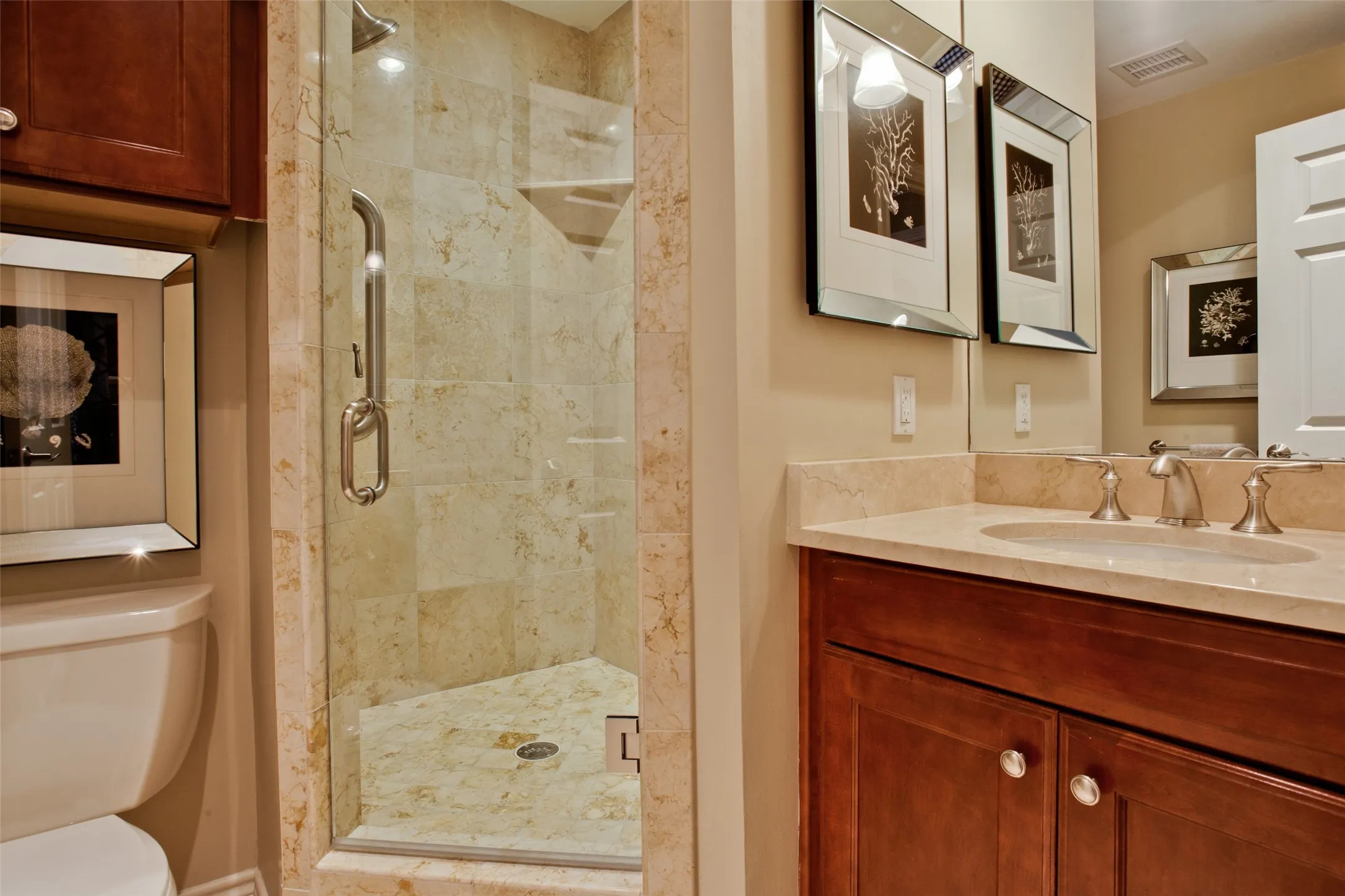Condominium For Sale in Dallas County , 5909 Luther Lane 808, Dallas, Texas 75225, 2 Bedroom, 2 Bathroom, 2 Garage spaces, 1,436 Sqft, built in 1983, mls#21298013, Real Estate Agent in Dallas, Homes For Sale in Dallas county, Homes For Sale in Dallas, Realtor in Dallas Texas, Real Estate Brokerage Independent Realty Texas, Luminita Cordes Realtor