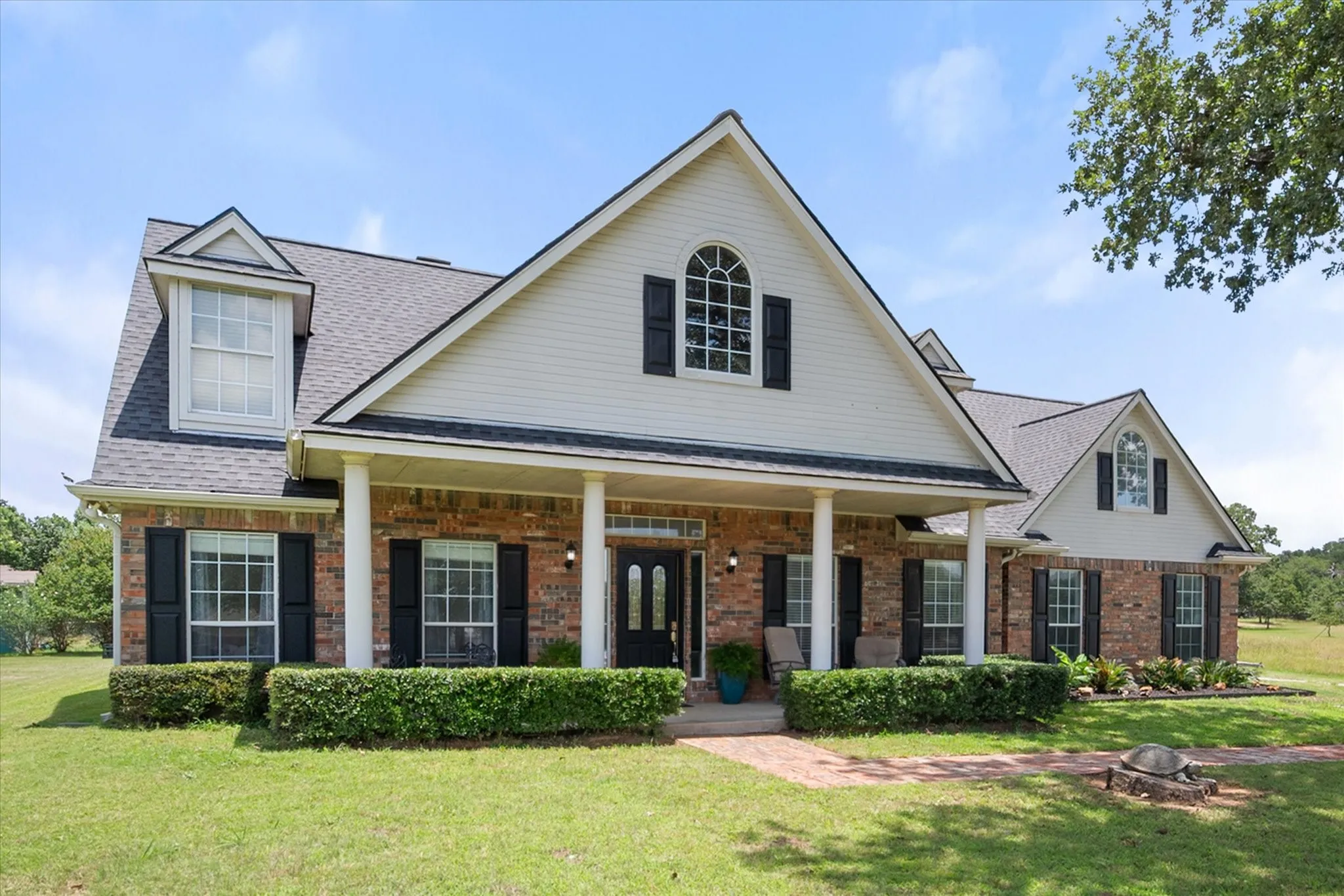 Single Family Residence For Sale in Navarro County , 13021 Rudy's Way, Streetman, Texas 75859, 3 Bedroom, 2 Bathroom, 2 Garage spaces, 3,002 Sqft, built in 1998, mls#21294240, Real Estate Agent in Streetman, Homes For Sale in Navarro county, Homes For Sale in Streetman, Realtor in Streetman Texas, Real Estate Brokerage Independent Realty Texas, Luminita Cordes Realtor