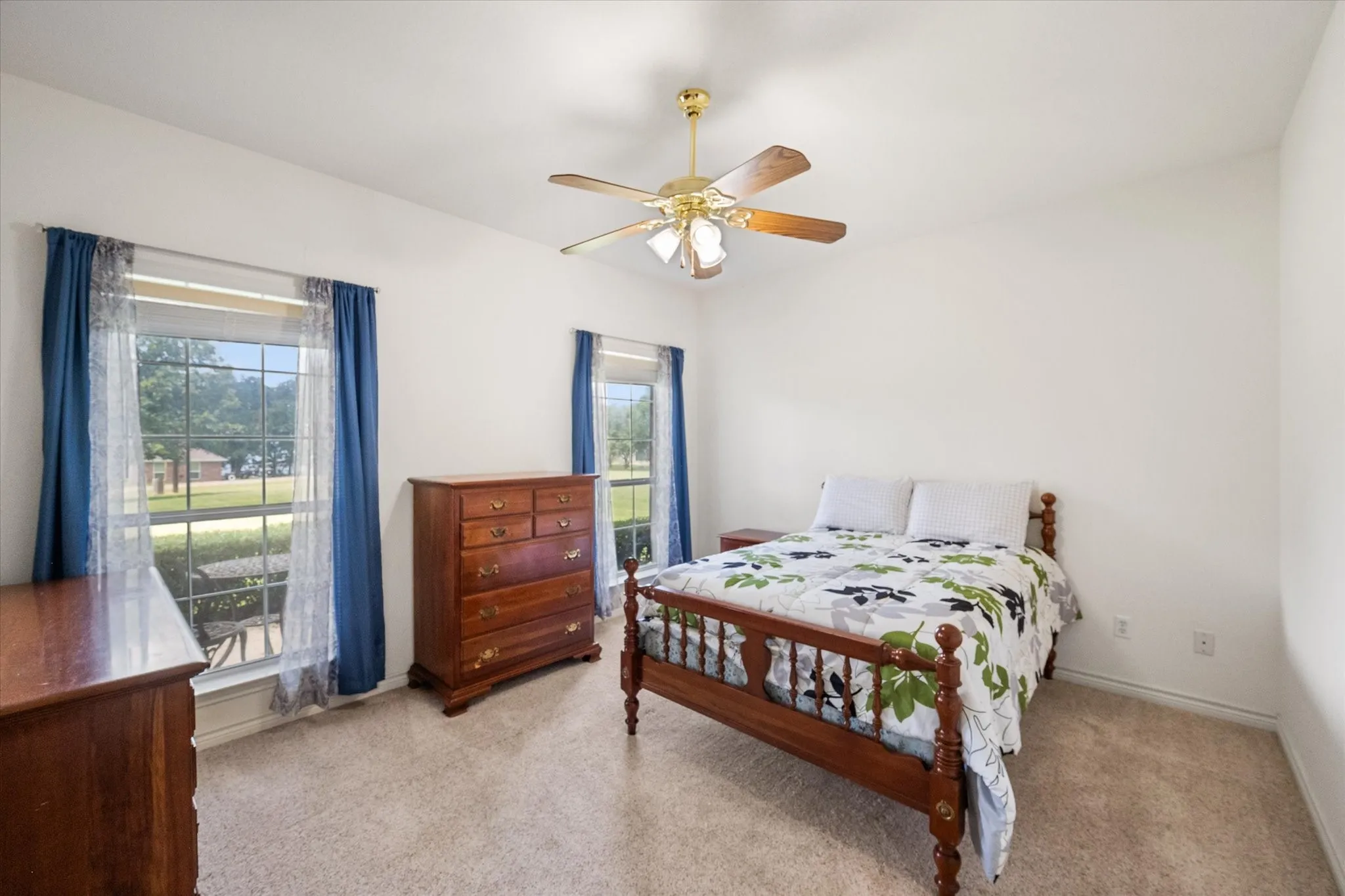 Secondary bedroom near Richland Chambers Lake with two windows, neutral finishes, and space for guests, hobbies, or office use.