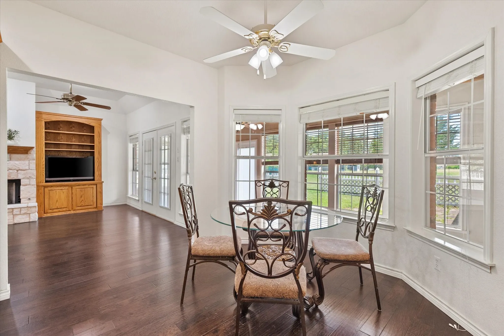 Lake-area breakfast nook near Richland Chambers Lake with multiple windows and open sightlines into the spacious living room.