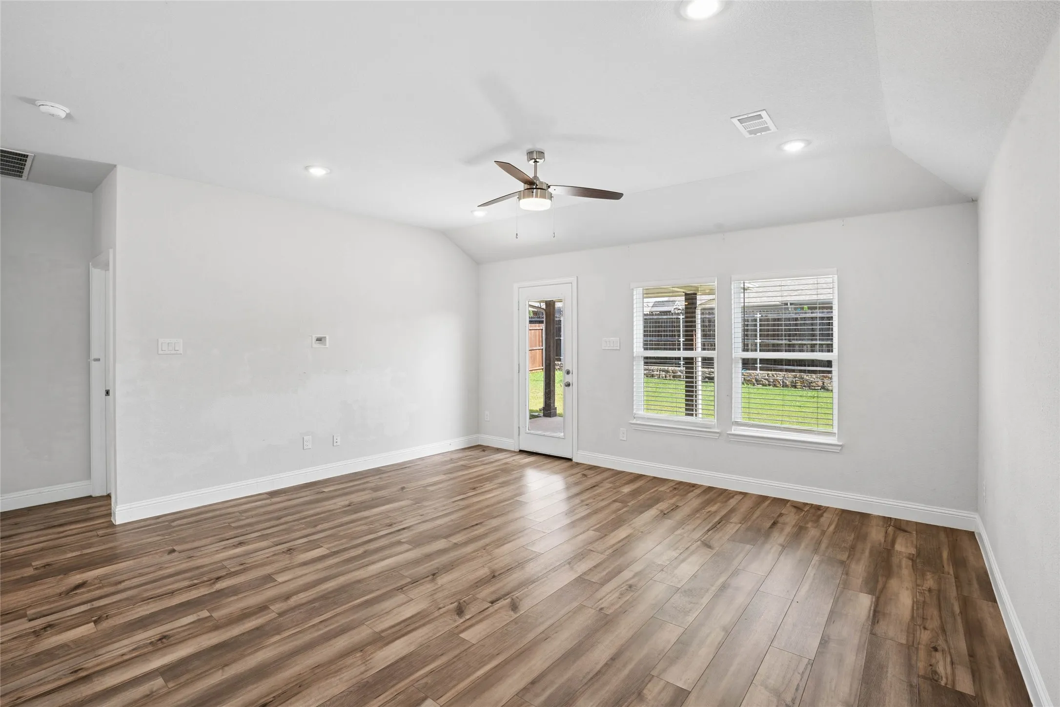 Single Family Residence For Rent in Rockwall County , 317 Fire Rock Drive, Royse City, Texas 75189, 3 Bedroom, 2 Bathroom, 2 Garage spaces, 1,618 Sqft, built in 2024, mls#21298047, Real Estate Agent in Royse City, Homes For Rent in Rockwall county, Homes For Rent in Royse City, Realtor in Royse City Texas, Real Estate Brokerage Independent Realty Texas, Luminita Cordes Realtor