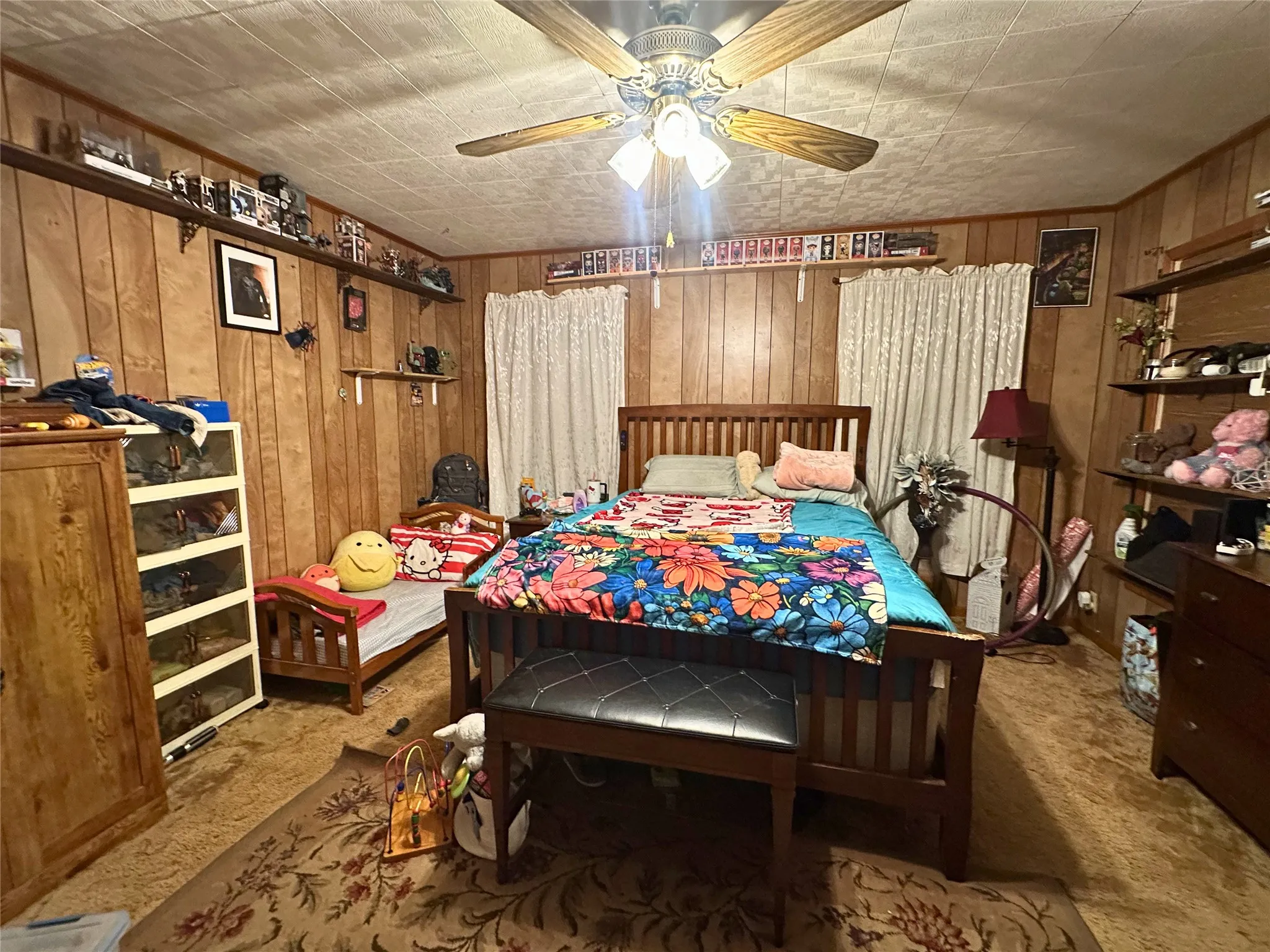 Secondary bedroom