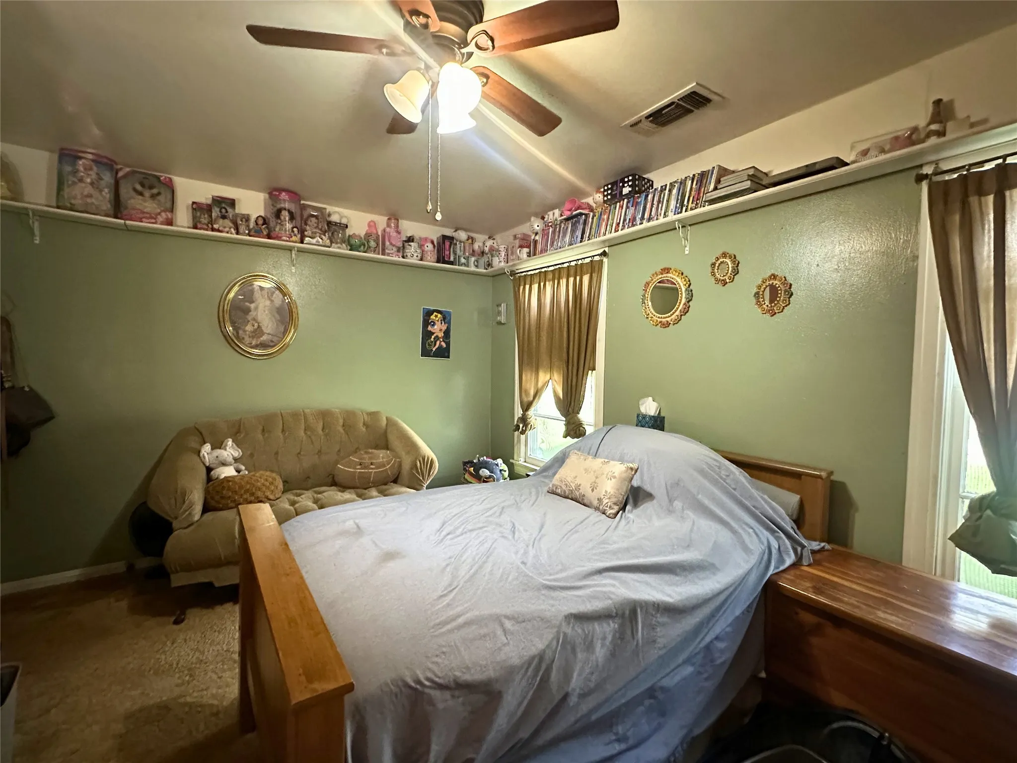 Secondary bedroom