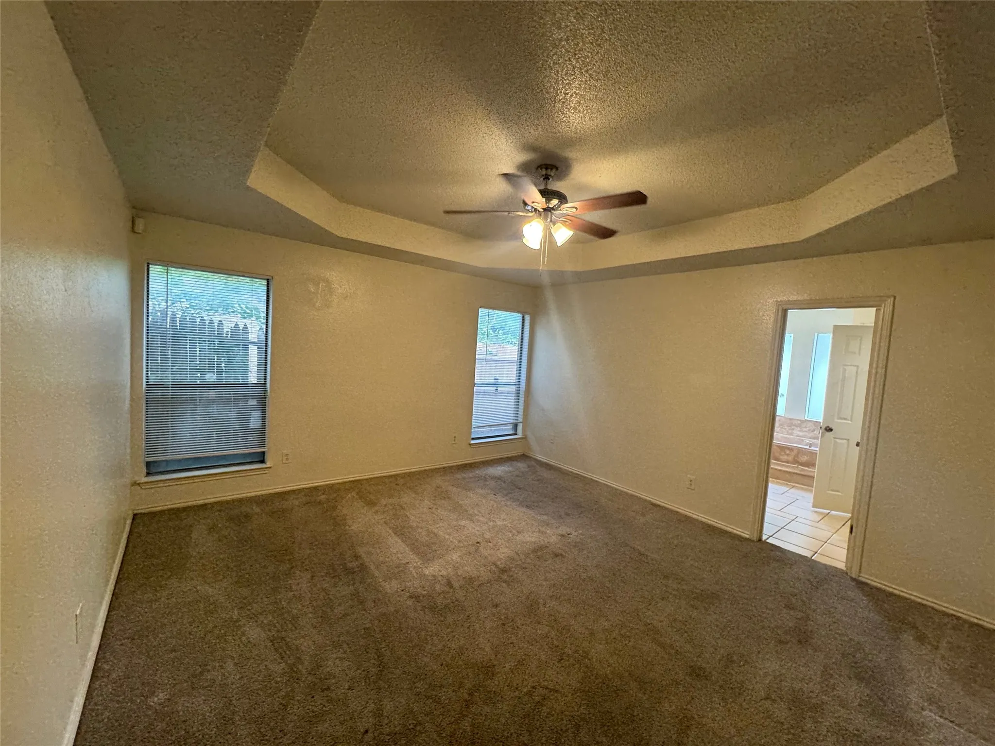 Single Family Residence For Rent in Tarrant County , 1940 WILLOW VALE Drive, Fort Worth, Texas 76134, 3 Bedroom, 2 Bathroom, 2 Garage spaces, 1,634 Sqft, built in 1984, mls#21298074, Real Estate Agent in Fort Worth, Homes For Rent in Tarrant county, Homes For Rent in Fort Worth, Realtor in Fort Worth Texas, Real Estate Brokerage Independent Realty Texas, Luminita Cordes Realtor