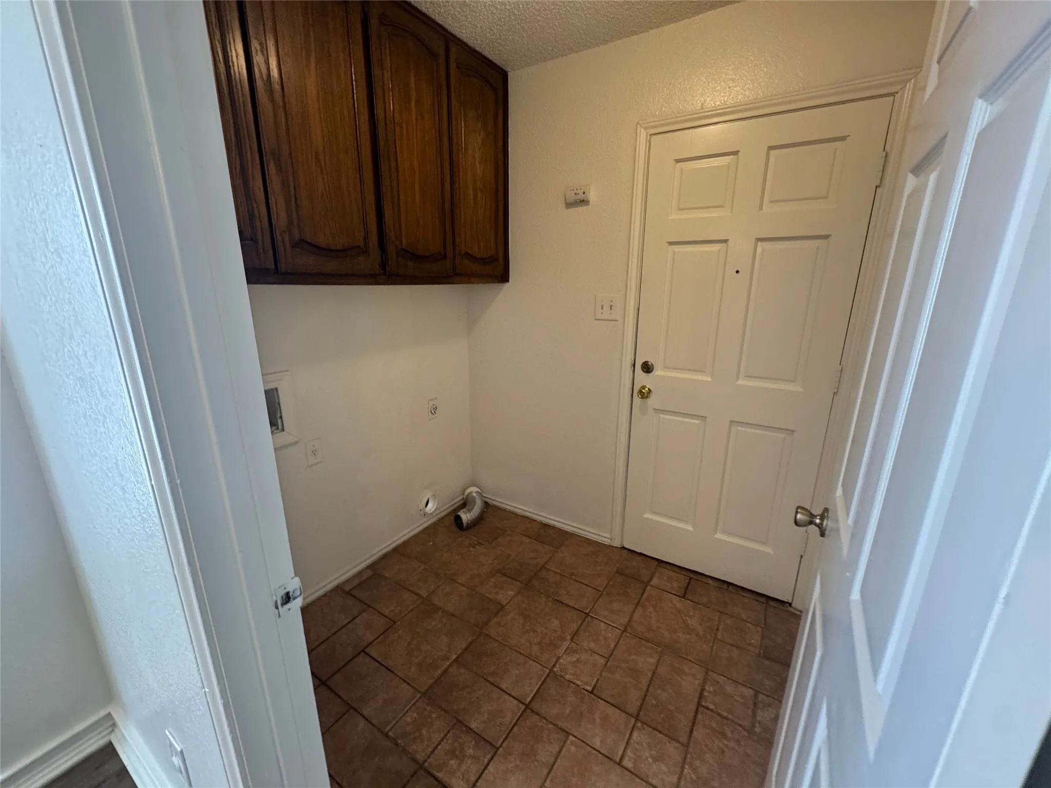 Single Family Residence For Rent in Tarrant County , 1940 WILLOW VALE Drive, Fort Worth, Texas 76134, 3 Bedroom, 2 Bathroom, 2 Garage spaces, 1,634 Sqft, built in 1984, mls#21298074, Real Estate Agent in Fort Worth, Homes For Rent in Tarrant county, Homes For Rent in Fort Worth, Realtor in Fort Worth Texas, Real Estate Brokerage Independent Realty Texas, Luminita Cordes Realtor