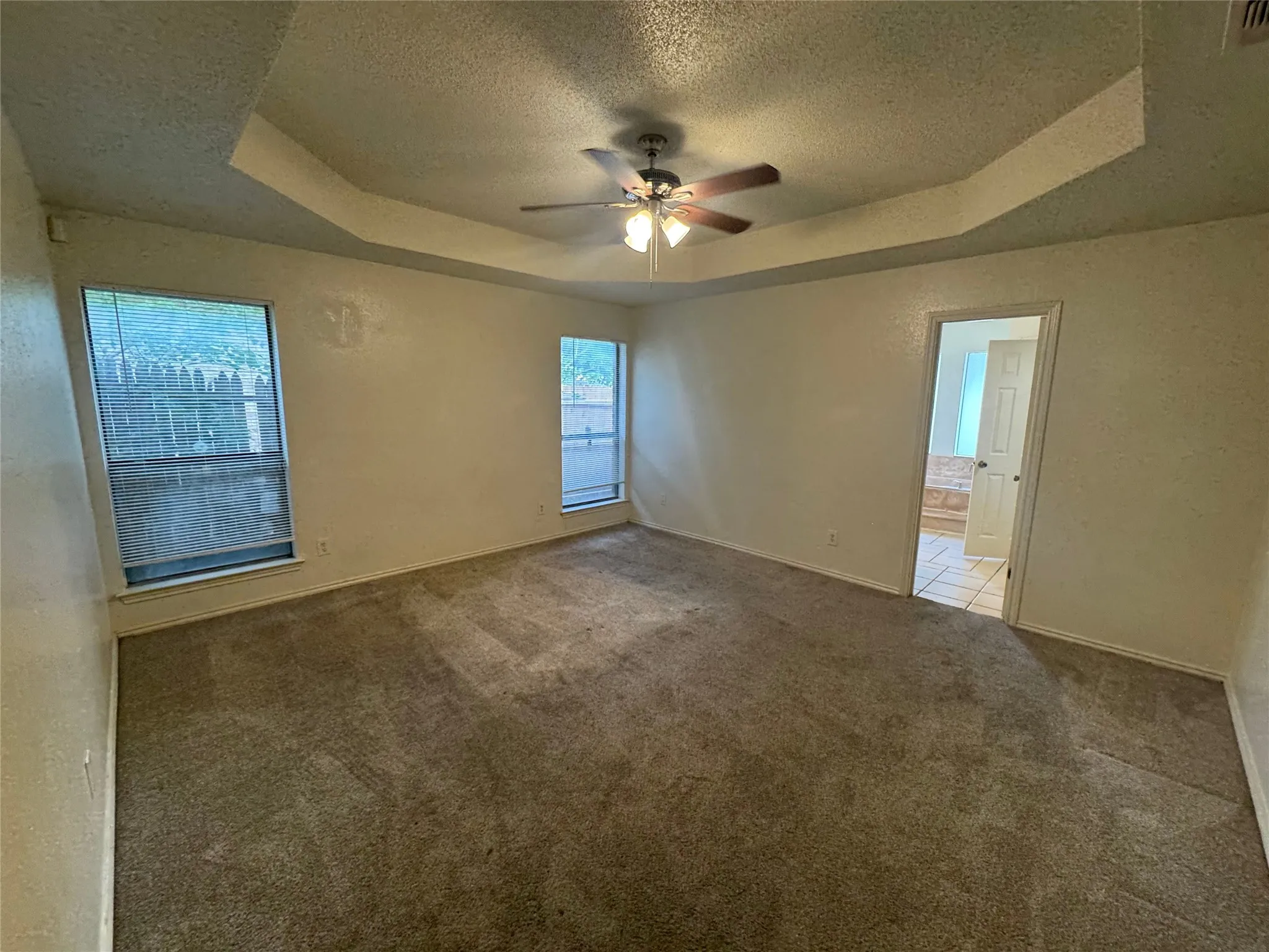 Single Family Residence For Rent in Tarrant County , 1940 WILLOW VALE Drive, Fort Worth, Texas 76134, 3 Bedroom, 2 Bathroom, 2 Garage spaces, 1,634 Sqft, built in 1984, mls#21298074, Real Estate Agent in Fort Worth, Homes For Rent in Tarrant county, Homes For Rent in Fort Worth, Realtor in Fort Worth Texas, Real Estate Brokerage Independent Realty Texas, Luminita Cordes Realtor