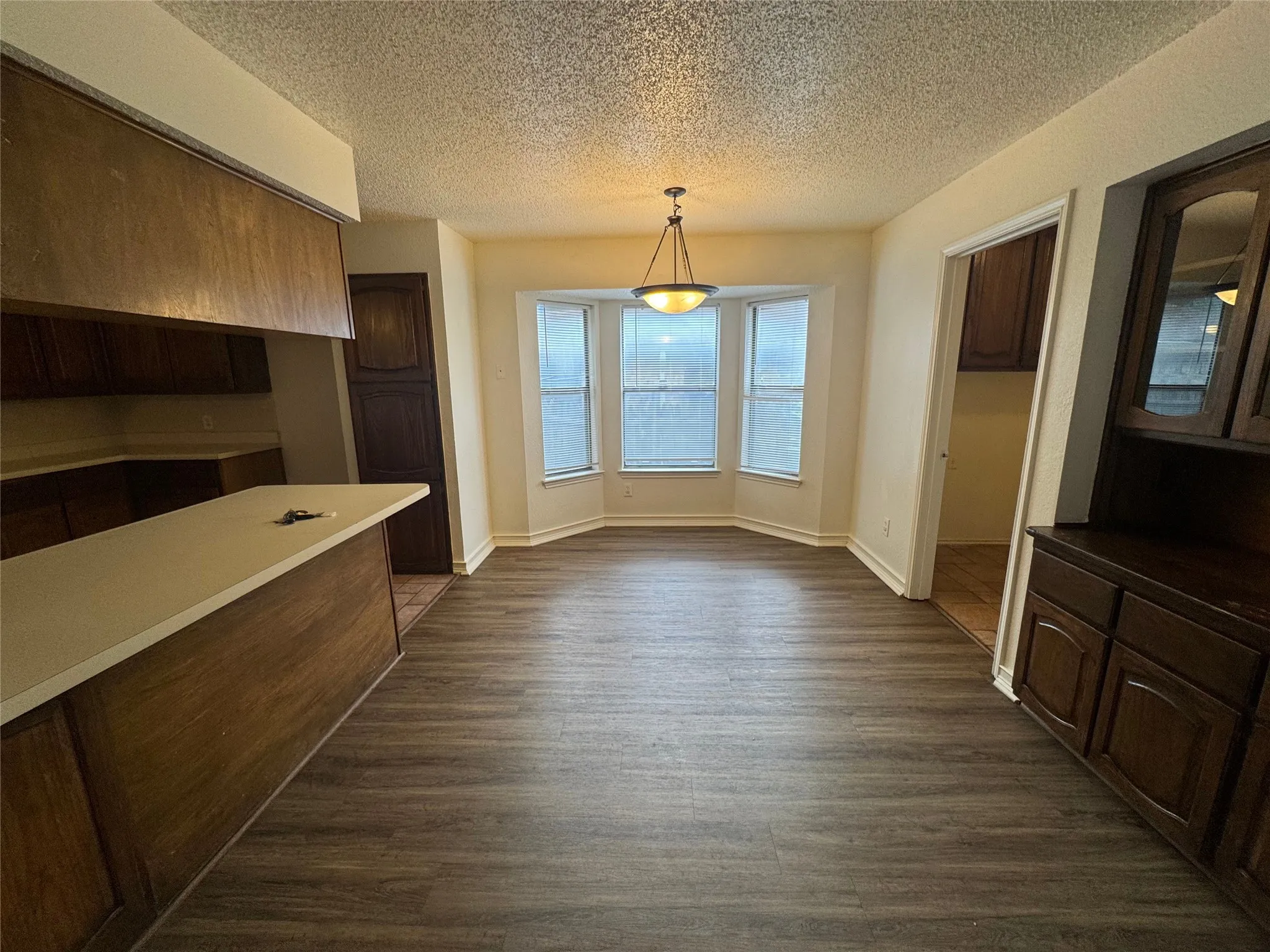 Single Family Residence For Rent in Tarrant County , 1940 WILLOW VALE Drive, Fort Worth, Texas 76134, 3 Bedroom, 2 Bathroom, 2 Garage spaces, 1,634 Sqft, built in 1984, mls#21298074, Real Estate Agent in Fort Worth, Homes For Rent in Tarrant county, Homes For Rent in Fort Worth, Realtor in Fort Worth Texas, Real Estate Brokerage Independent Realty Texas, Luminita Cordes Realtor