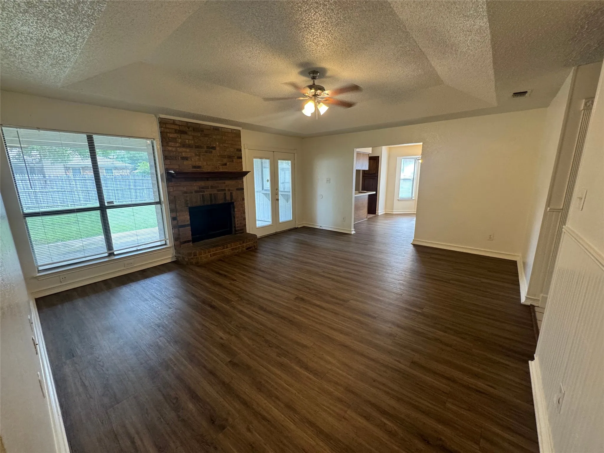 Single Family Residence For Rent in Tarrant County , 1940 WILLOW VALE Drive, Fort Worth, Texas 76134, 3 Bedroom, 2 Bathroom, 2 Garage spaces, 1,634 Sqft, built in 1984, mls#21298074, Real Estate Agent in Fort Worth, Homes For Rent in Tarrant county, Homes For Rent in Fort Worth, Realtor in Fort Worth Texas, Real Estate Brokerage Independent Realty Texas, Luminita Cordes Realtor