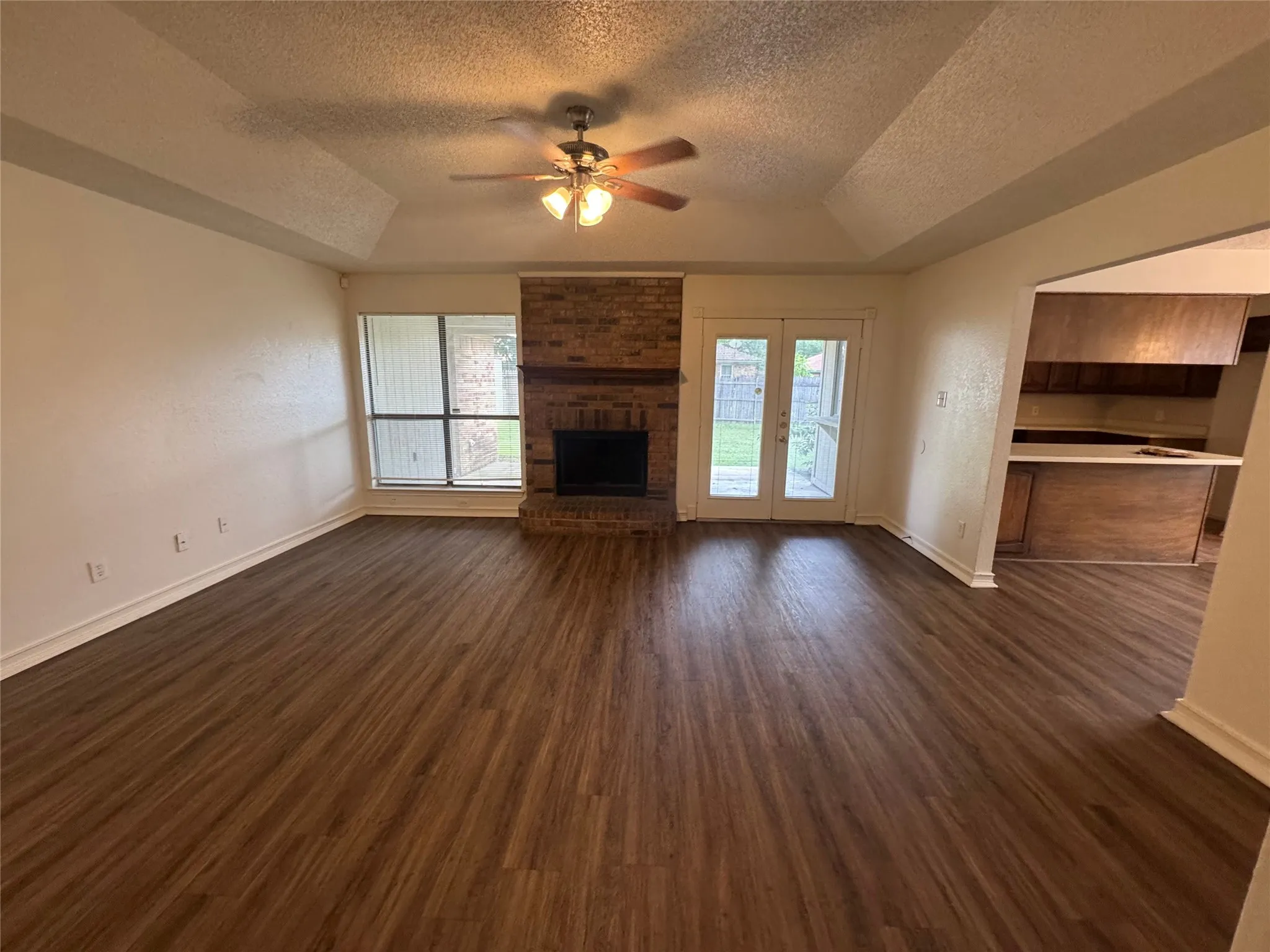 Single Family Residence For Rent in Tarrant County , 1940 WILLOW VALE Drive, Fort Worth, Texas 76134, 3 Bedroom, 2 Bathroom, 2 Garage spaces, 1,634 Sqft, built in 1984, mls#21298074, Real Estate Agent in Fort Worth, Homes For Rent in Tarrant county, Homes For Rent in Fort Worth, Realtor in Fort Worth Texas, Real Estate Brokerage Independent Realty Texas, Luminita Cordes Realtor