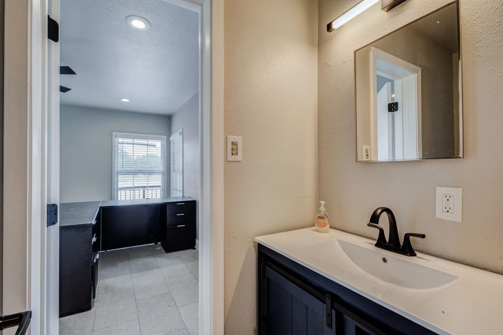 Office For Rent in Collin County , 4877 Sam Rayburn Highway, Anna, Texas 75409, 0, 0, Garage spaces, 0 Sqft, built in 1960, Price $6,800, mls#21298084, Real Estate Agent in Anna, Homes For Rent in Collin county, Homes For Rent in Anna, Realtor in Anna Texas, Real Estate Brokerage Independent Realty Texas, Luminita Cordes Realtor