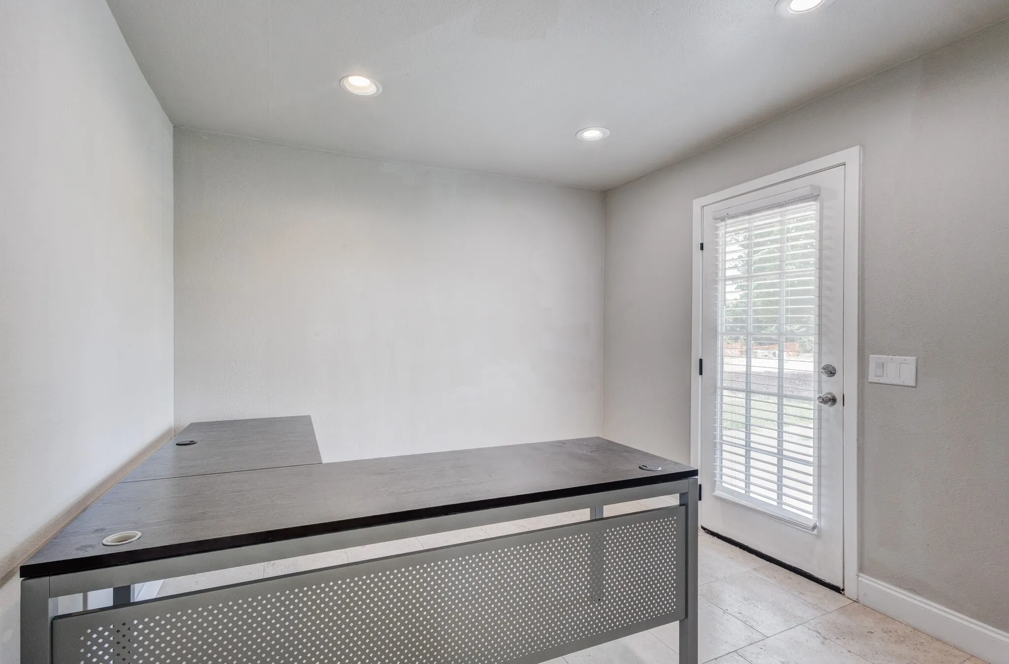 Office For Rent in Collin County , 4877 Sam Rayburn Highway, Anna, Texas 75409, 0, 0, Garage spaces, 0 Sqft, built in 1960, Price $6,800, mls#21298084, Real Estate Agent in Anna, Homes For Rent in Collin county, Homes For Rent in Anna, Realtor in Anna Texas, Real Estate Brokerage Independent Realty Texas, Luminita Cordes Realtor