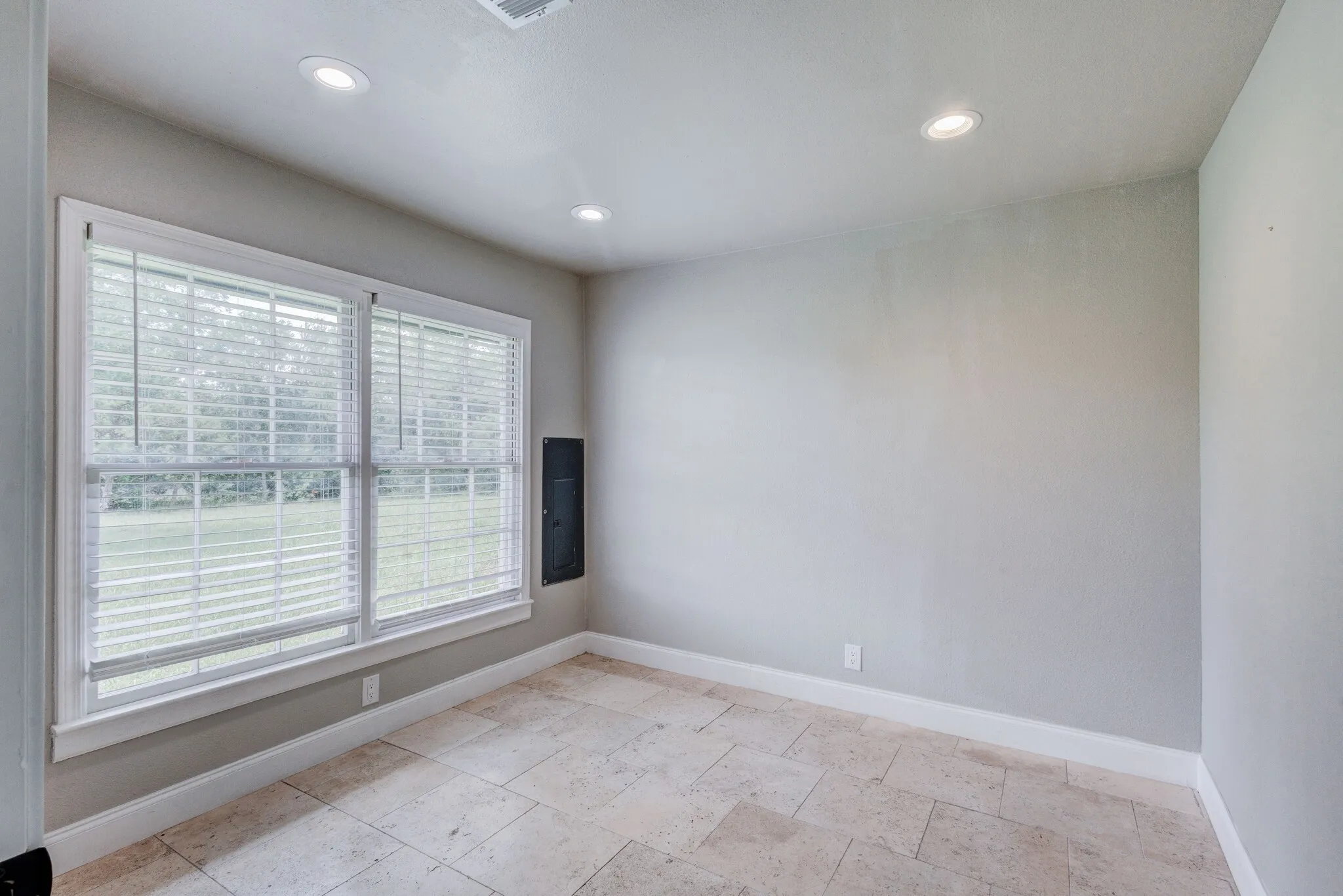 Office For Rent in Collin County , 4877 Sam Rayburn Highway, Anna, Texas 75409, 0, 0, Garage spaces, 0 Sqft, built in 1960, Price $6,800, mls#21298084, Real Estate Agent in Anna, Homes For Rent in Collin county, Homes For Rent in Anna, Realtor in Anna Texas, Real Estate Brokerage Independent Realty Texas, Luminita Cordes Realtor