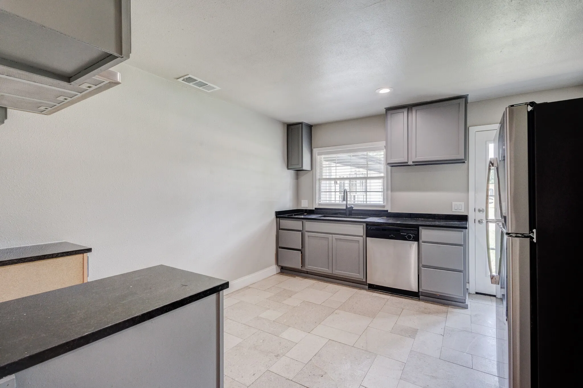 Office For Rent in Collin County , 4877 Sam Rayburn Highway, Anna, Texas 75409, 0, 0, Garage spaces, 0 Sqft, built in 1960, Price $6,800, mls#21298084, Real Estate Agent in Anna, Homes For Rent in Collin county, Homes For Rent in Anna, Realtor in Anna Texas, Real Estate Brokerage Independent Realty Texas, Luminita Cordes Realtor