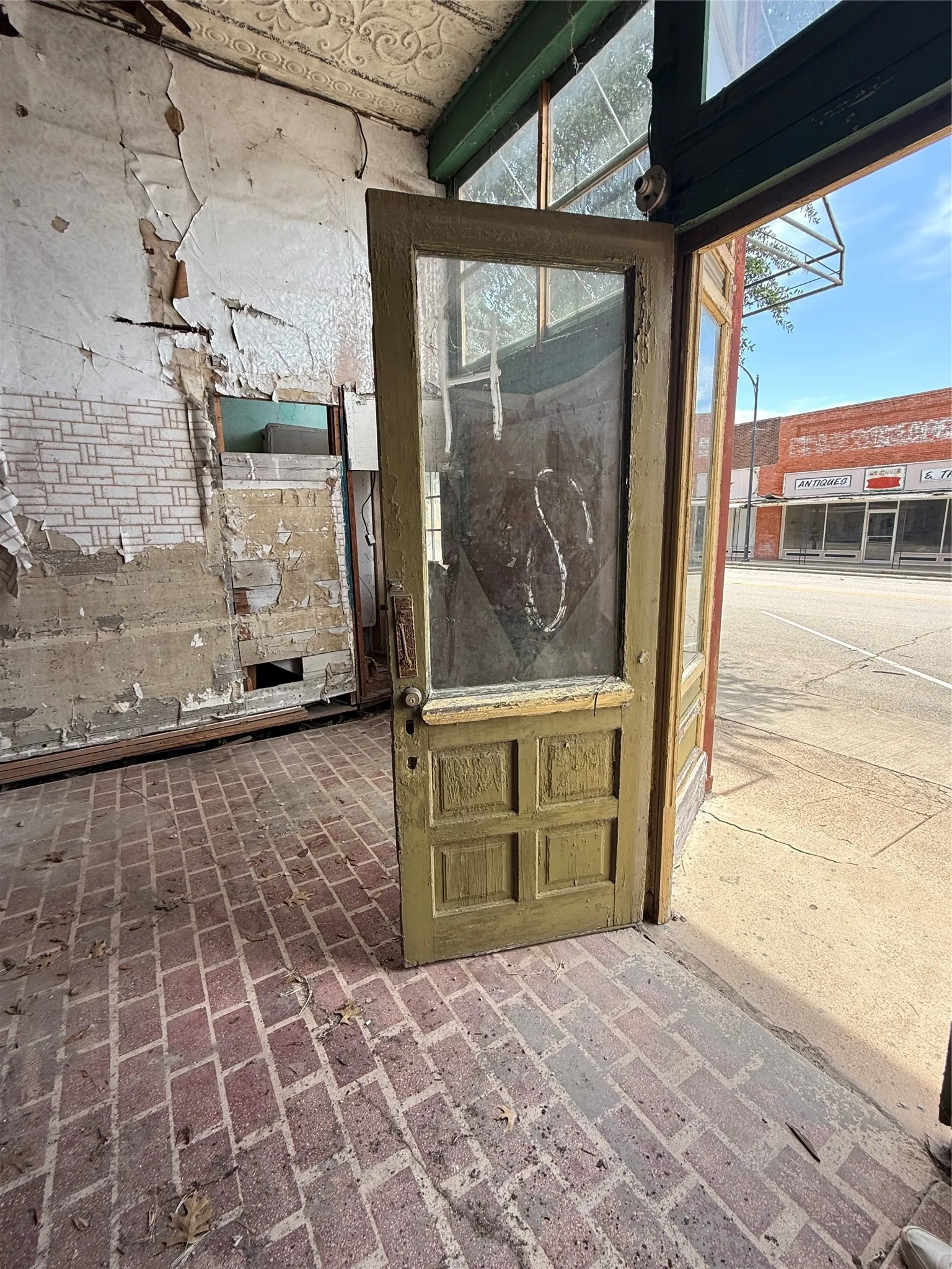 Retail For Sale in Falls County , 324 AVENUE C, Rosebud, Texas 76570, 0, 0, Garage spaces, 0 Sqft, built in 1920, mls#21296897, Real Estate Agent in Rosebud, Homes For Sale in Falls county, Homes For Sale in Rosebud, Realtor in Rosebud Texas, Real Estate Brokerage Independent Realty Texas, Luminita Cordes Realtor