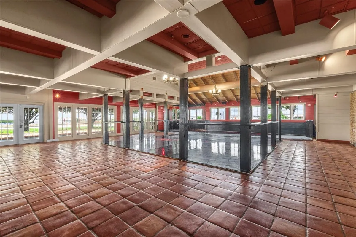 Retail For Rent in Denton County , 5812 N I-35, Denton, Texas 76207, 0, 0, Garage spaces, 0 Sqft, built in 1993, Price $20, mls#21298046, Real Estate Agent in Denton, Homes For Rent in Denton county, Homes For Rent in Denton, Realtor in Denton Texas, Real Estate Brokerage Independent Realty Texas, Luminita Cordes Realtor