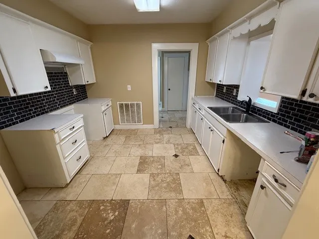 Single Family Residence For Rent in Leon County , 642 N Love Street, Oakwood, Texas 75855, 3 Bedroom, 2 Bathroom, Garage spaces, 1,500 Sqft, built in 1973, mls#21298076, Real Estate Agent in Oakwood, Homes For Rent in Leon county, Homes For Rent in Oakwood, Realtor in Oakwood Texas, Real Estate Brokerage Independent Realty Texas, Luminita Cordes Realtor