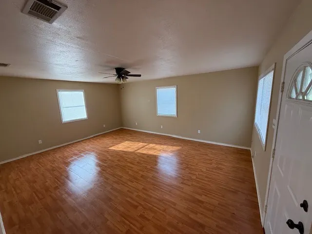 Single Family Residence For Rent in Leon County , 642 N Love Street, Oakwood, Texas 75855, 3 Bedroom, 2 Bathroom, Garage spaces, 1,500 Sqft, built in 1973, mls#21298076, Real Estate Agent in Oakwood, Homes For Rent in Leon county, Homes For Rent in Oakwood, Realtor in Oakwood Texas, Real Estate Brokerage Independent Realty Texas, Luminita Cordes Realtor