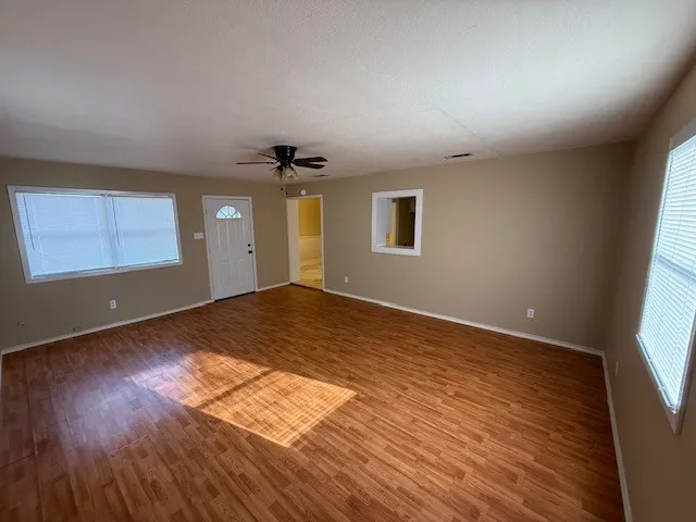 Single Family Residence For Rent in Leon County , 642 N Love Street, Oakwood, Texas 75855, 3 Bedroom, 2 Bathroom, Garage spaces, 1,500 Sqft, built in 1973, mls#21298076, Real Estate Agent in Oakwood, Homes For Rent in Leon county, Homes For Rent in Oakwood, Realtor in Oakwood Texas, Real Estate Brokerage Independent Realty Texas, Luminita Cordes Realtor