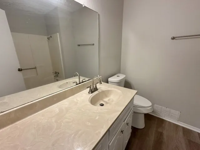 Single Family Residence For Sale in Gregg County , 210 Syble Lane, Longview, Texas 75605, 3 Bedroom, 2 Bathroom, 2 Garage spaces, 1,751 Sqft, built in 1981, mls#21298101, Real Estate Agent in Longview, Homes For Sale in Gregg county, Homes For Sale in Longview, Realtor in Longview Texas, Real Estate Brokerage Independent Realty Texas, Luminita Cordes Realtor