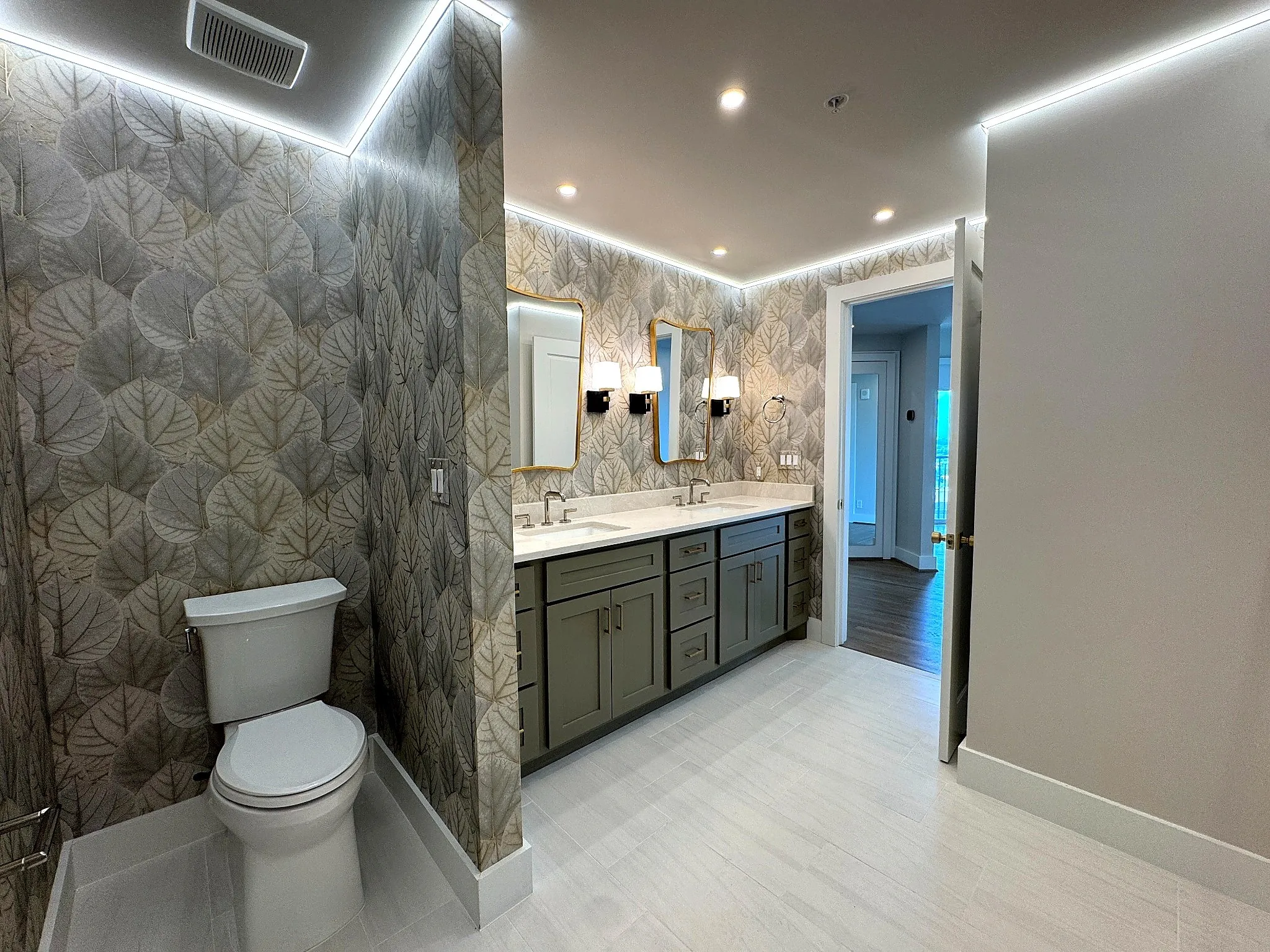 Condominium For Sale in Dallas County , 3401 Lee Parkway 1906, Dallas, Texas 75219, 2 Bedroom, 3 Bathroom, 2 Garage spaces, 2,308 Sqft, built in 1998, mls#21289443, Real Estate Agent in Dallas, Homes For Sale in Dallas county, Homes For Sale in Dallas, Realtor in Dallas Texas, Real Estate Brokerage Independent Realty Texas, Luminita Cordes Realtor