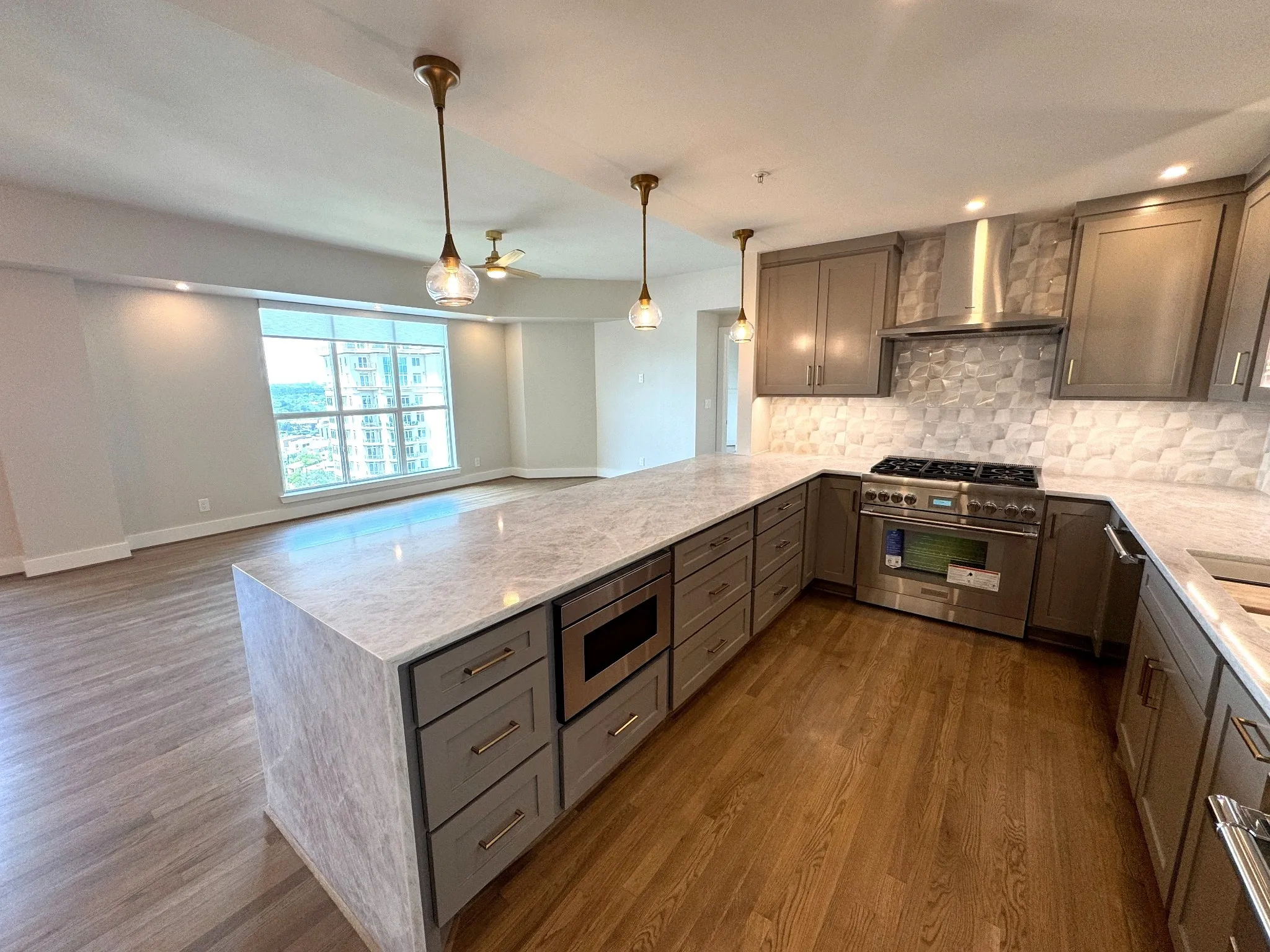 Condominium For Sale in Dallas County , 3401 Lee Parkway 1906, Dallas, Texas 75219, 2 Bedroom, 3 Bathroom, 2 Garage spaces, 2,308 Sqft, built in 1998, mls#21289443, Real Estate Agent in Dallas, Homes For Sale in Dallas county, Homes For Sale in Dallas, Realtor in Dallas Texas, Real Estate Brokerage Independent Realty Texas, Luminita Cordes Realtor