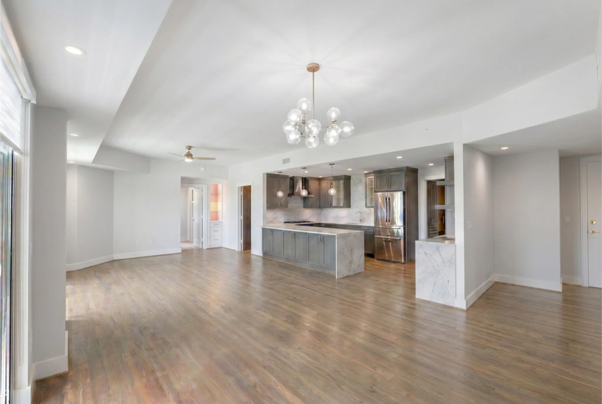 Condominium For Sale in Dallas County , 3401 Lee Parkway 1906, Dallas, Texas 75219, 2 Bedroom, 3 Bathroom, 2 Garage spaces, 2,308 Sqft, built in 1998, mls#21289443, Real Estate Agent in Dallas, Homes For Sale in Dallas county, Homes For Sale in Dallas, Realtor in Dallas Texas, Real Estate Brokerage Independent Realty Texas, Luminita Cordes Realtor
