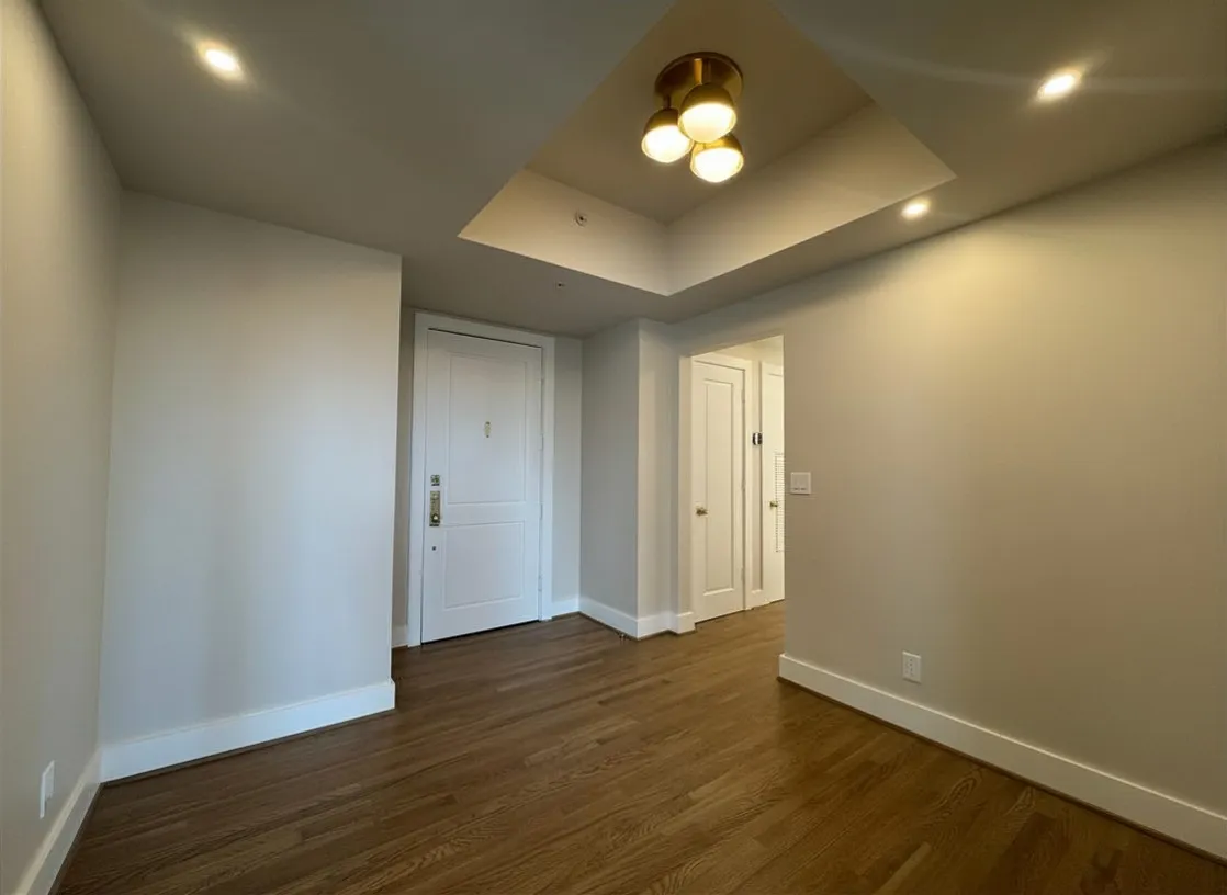 Large entry for receiving your guests