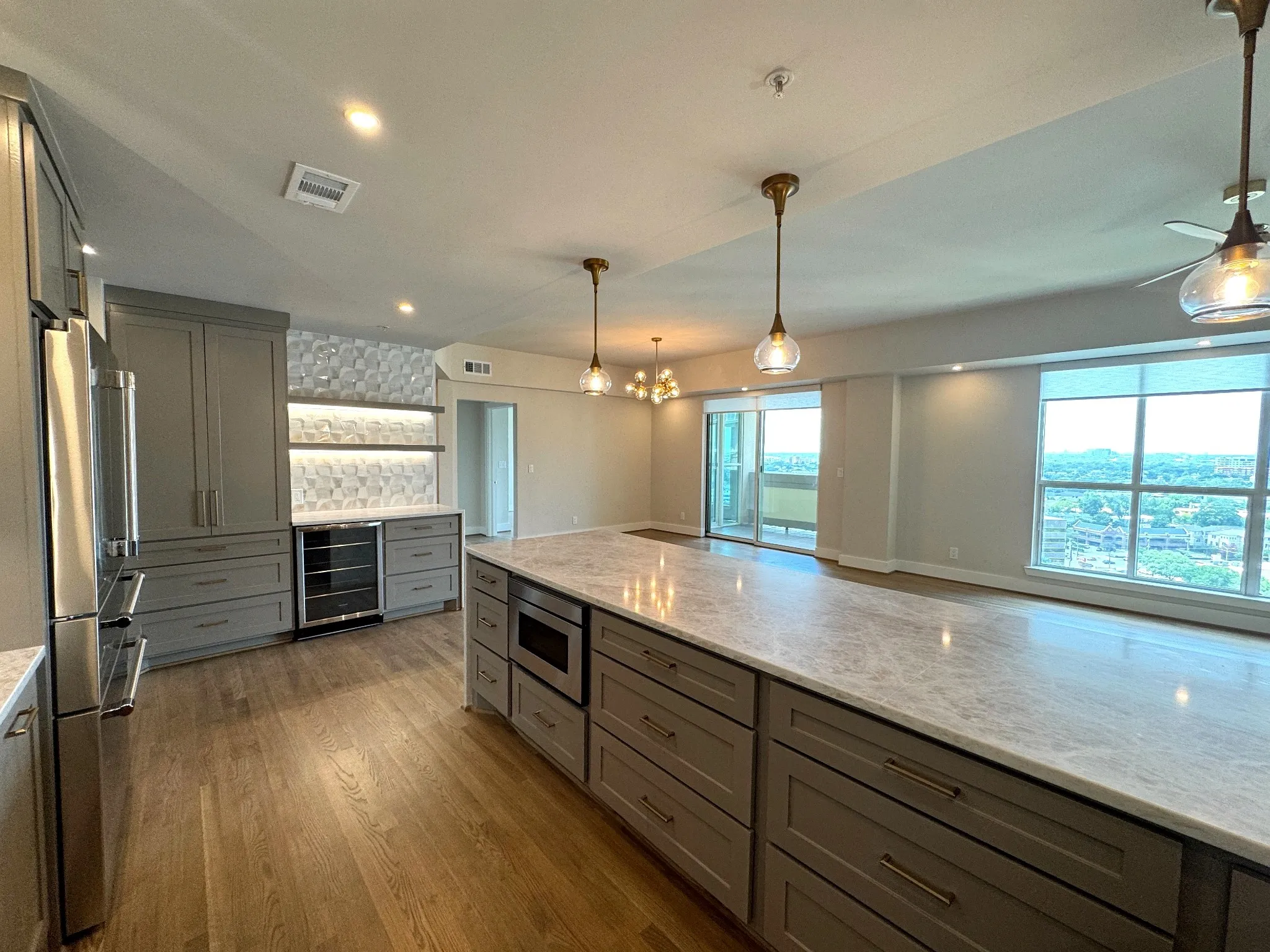 Condominium For Sale in Dallas County , 3401 Lee Parkway 1906, Dallas, Texas 75219, 2 Bedroom, 3 Bathroom, 2 Garage spaces, 2,308 Sqft, built in 1998, mls#21289443, Real Estate Agent in Dallas, Homes For Sale in Dallas county, Homes For Sale in Dallas, Realtor in Dallas Texas, Real Estate Brokerage Independent Realty Texas, Luminita Cordes Realtor