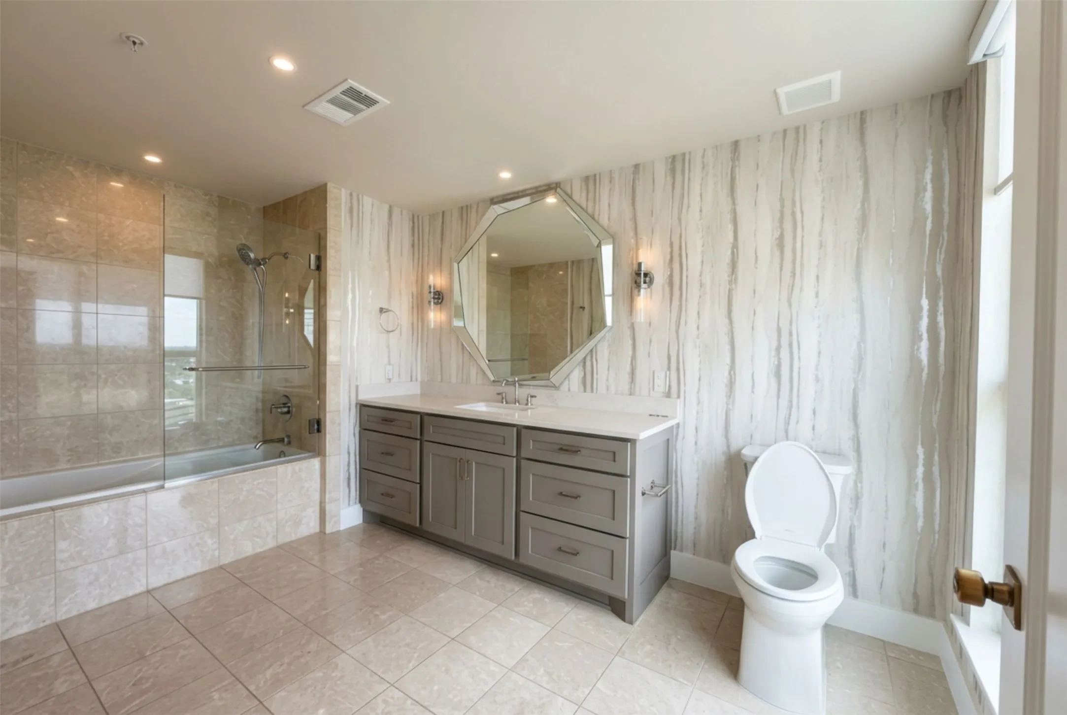 Ensuite Guest Bath