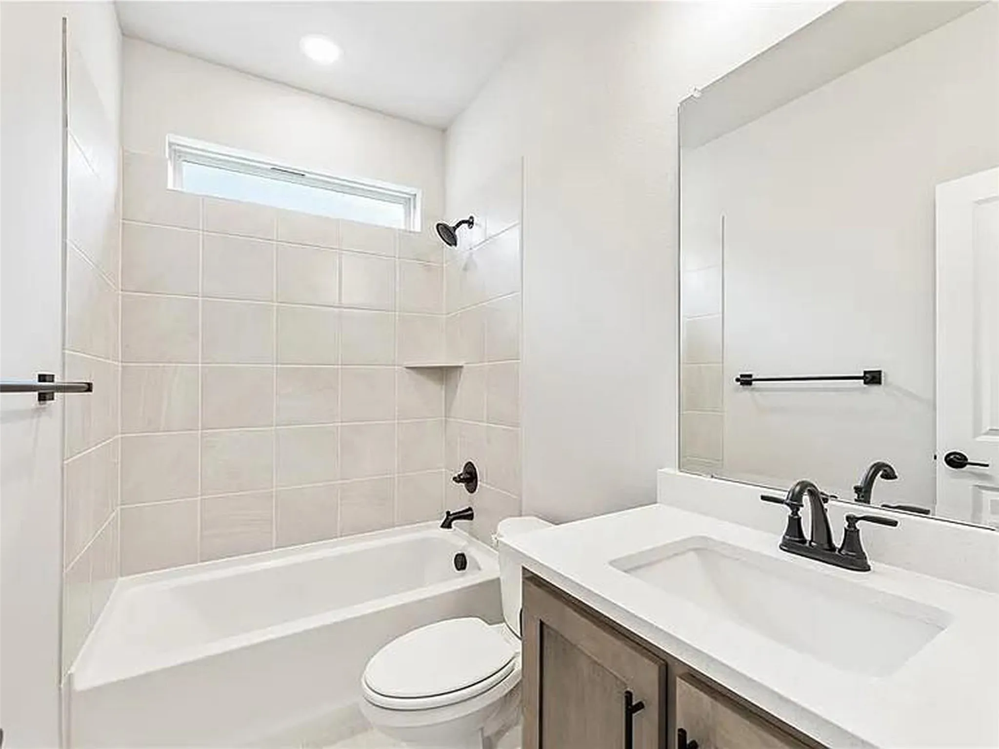 Single Family Residence For Rent in Collin County , 1012 Ridgehurst Road, Melissa, Texas 75454, 5 Bedroom, 3 Bathroom, 2 Garage spaces, 3,532 Sqft, built in 2024, mls#21298123, Real Estate Agent in Melissa, Homes For Rent in Collin county, Homes For Rent in Melissa, Realtor in Melissa Texas, Real Estate Brokerage Independent Realty Texas, Luminita Cordes Realtor