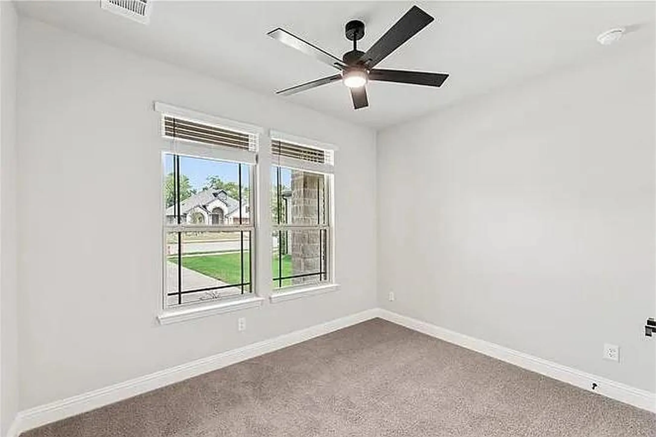 Single Family Residence For Rent in Collin County , 1012 Ridgehurst Road, Melissa, Texas 75454, 5 Bedroom, 3 Bathroom, 2 Garage spaces, 3,532 Sqft, built in 2024, mls#21298123, Real Estate Agent in Melissa, Homes For Rent in Collin county, Homes For Rent in Melissa, Realtor in Melissa Texas, Real Estate Brokerage Independent Realty Texas, Luminita Cordes Realtor