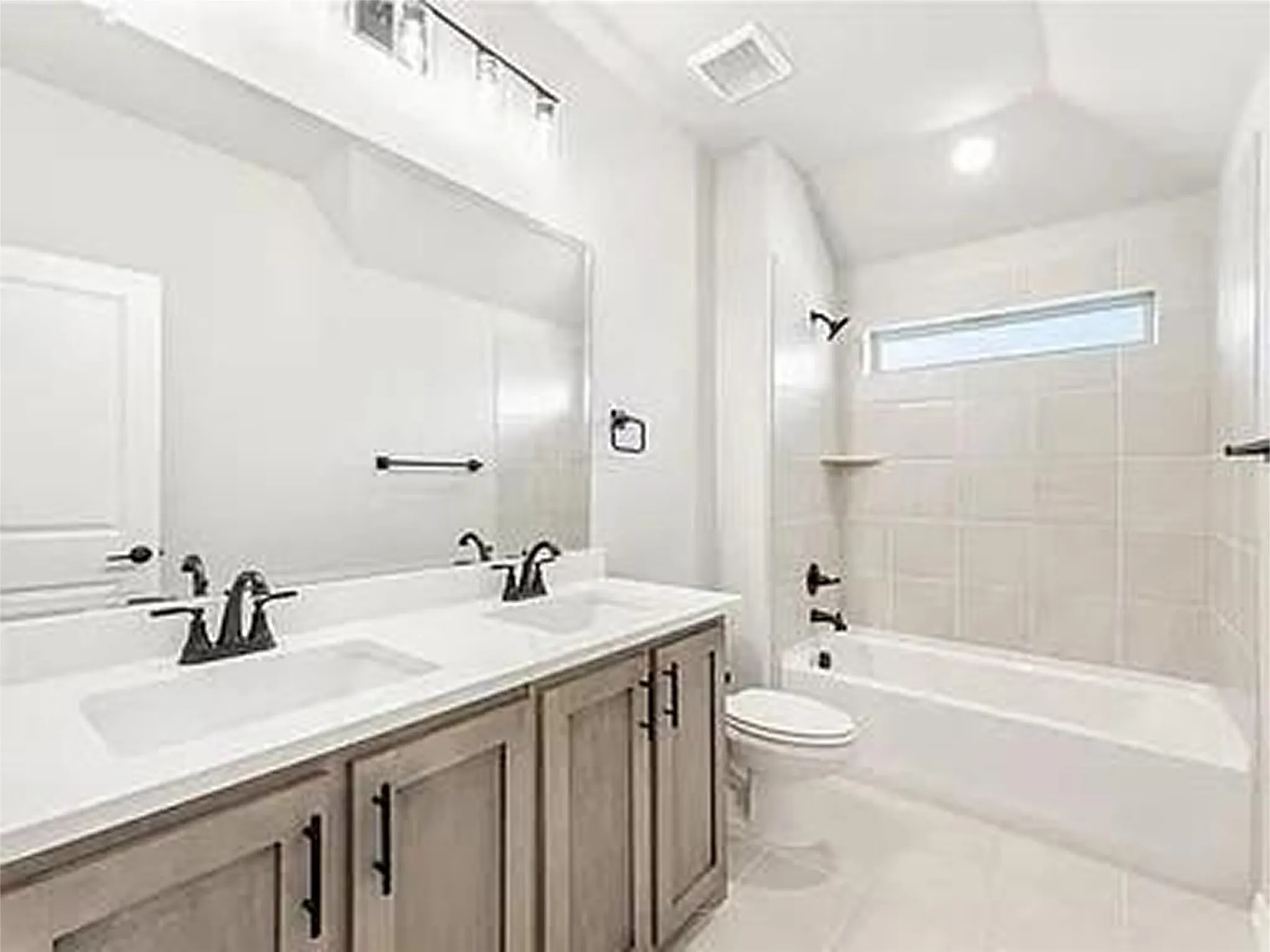 Single Family Residence For Rent in Collin County , 1012 Ridgehurst Road, Melissa, Texas 75454, 5 Bedroom, 3 Bathroom, 2 Garage spaces, 3,532 Sqft, built in 2024, mls#21298123, Real Estate Agent in Melissa, Homes For Rent in Collin county, Homes For Rent in Melissa, Realtor in Melissa Texas, Real Estate Brokerage Independent Realty Texas, Luminita Cordes Realtor