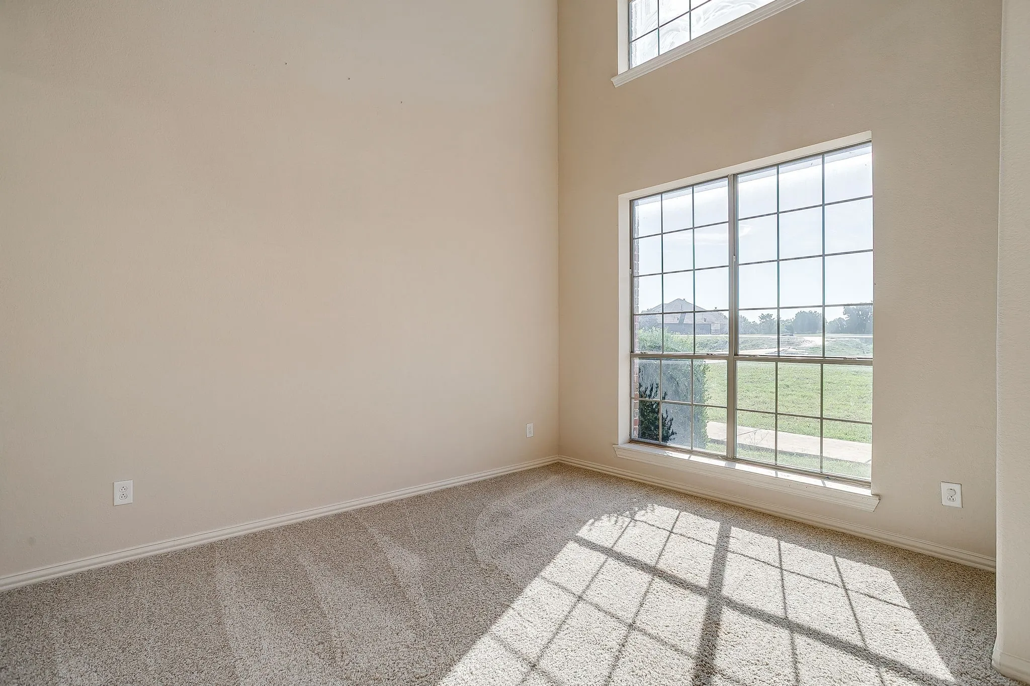 Single Family Residence For Sale in Hood County , 1802 Yucatan Drive, Granbury, Texas 76048, 5 Bedrooms, 4 Bathrooms, 2 Garage spaces, 4,034 Sqft, built in 2007, Price $899,000, mls#21281663, Real Estate Agent in Granbury, Homes For Sale in Hood county, Homes For Sale in Granbury, Realtor in Granbury Texas, Real Estate Brokerage Independent Realty Texas, Luminita Cordes Realtor