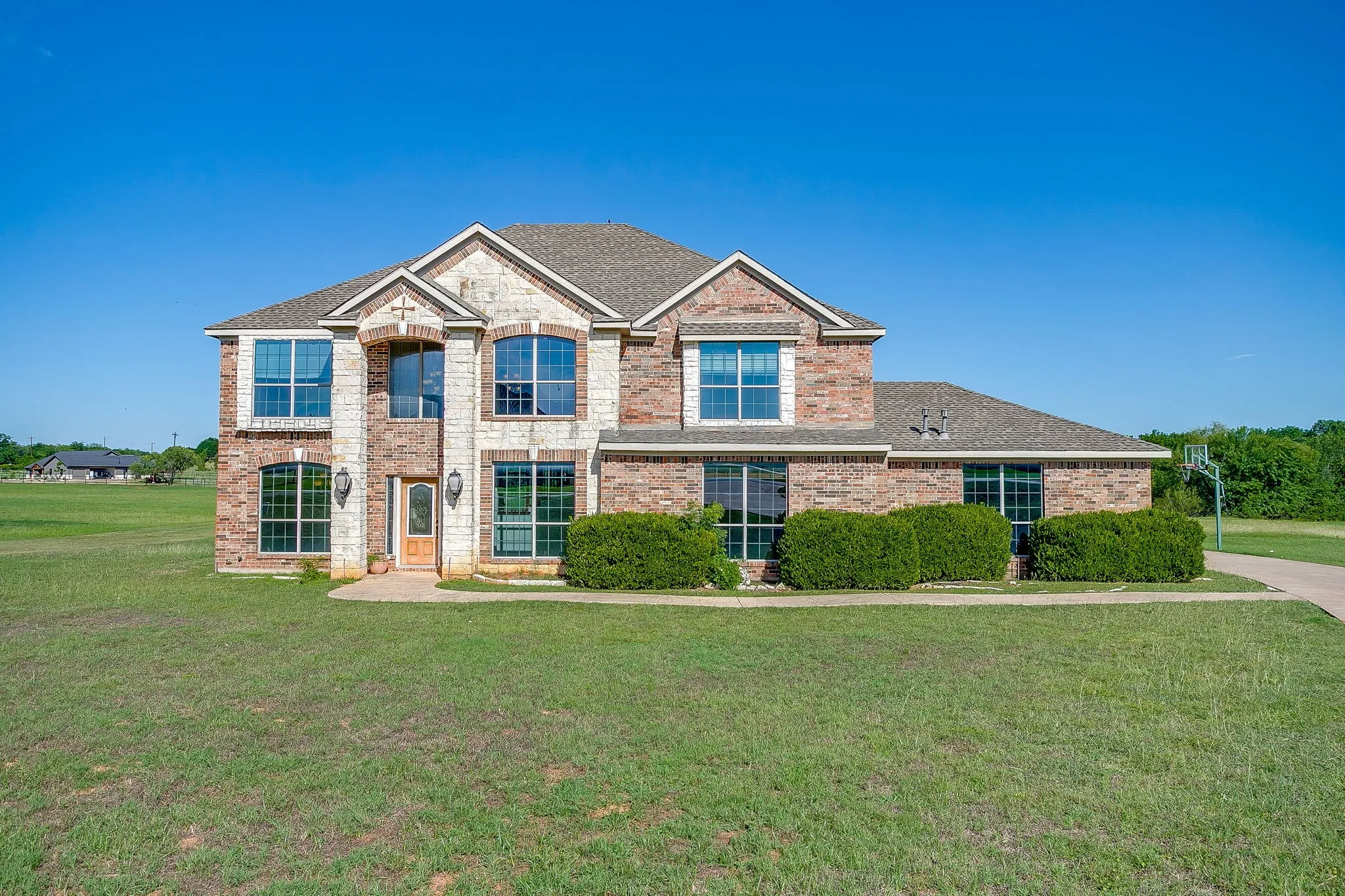 Single Family Residence For Sale in Hood County , 1802 Yucatan Drive, Granbury, Texas 76048, 5 Bedrooms, 4 Bathrooms, 2 Garage spaces, 4,034 Sqft, built in 2007, Price $899,000, mls#21281663, Real Estate Agent in Granbury, Homes For Sale in Hood county, Homes For Sale in Granbury, Realtor in Granbury Texas, Real Estate Brokerage Independent Realty Texas, Luminita Cordes Realtor