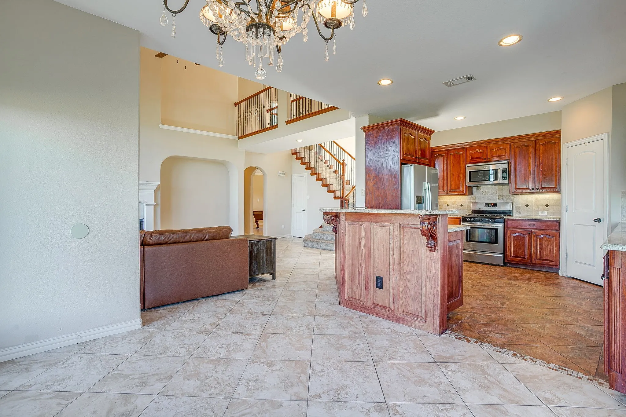 Single Family Residence For Sale in Hood County , 1802 Yucatan Drive, Granbury, Texas 76048, 5 Bedrooms, 4 Bathrooms, 2 Garage spaces, 4,034 Sqft, built in 2007, Price $899,000, mls#21281663, Real Estate Agent in Granbury, Homes For Sale in Hood county, Homes For Sale in Granbury, Realtor in Granbury Texas, Real Estate Brokerage Independent Realty Texas, Luminita Cordes Realtor