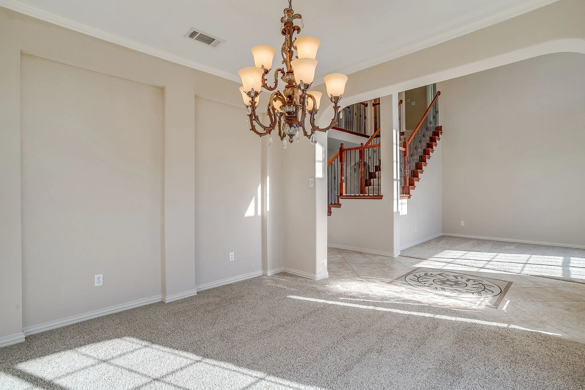 Single Family Residence For Sale in Hood County , 1802 Yucatan Drive, Granbury, Texas 76048, 5 Bedrooms, 4 Bathrooms, 2 Garage spaces, 4,034 Sqft, built in 2007, Price $899,000, mls#21281663, Real Estate Agent in Granbury, Homes For Sale in Hood county, Homes For Sale in Granbury, Realtor in Granbury Texas, Real Estate Brokerage Independent Realty Texas, Luminita Cordes Realtor