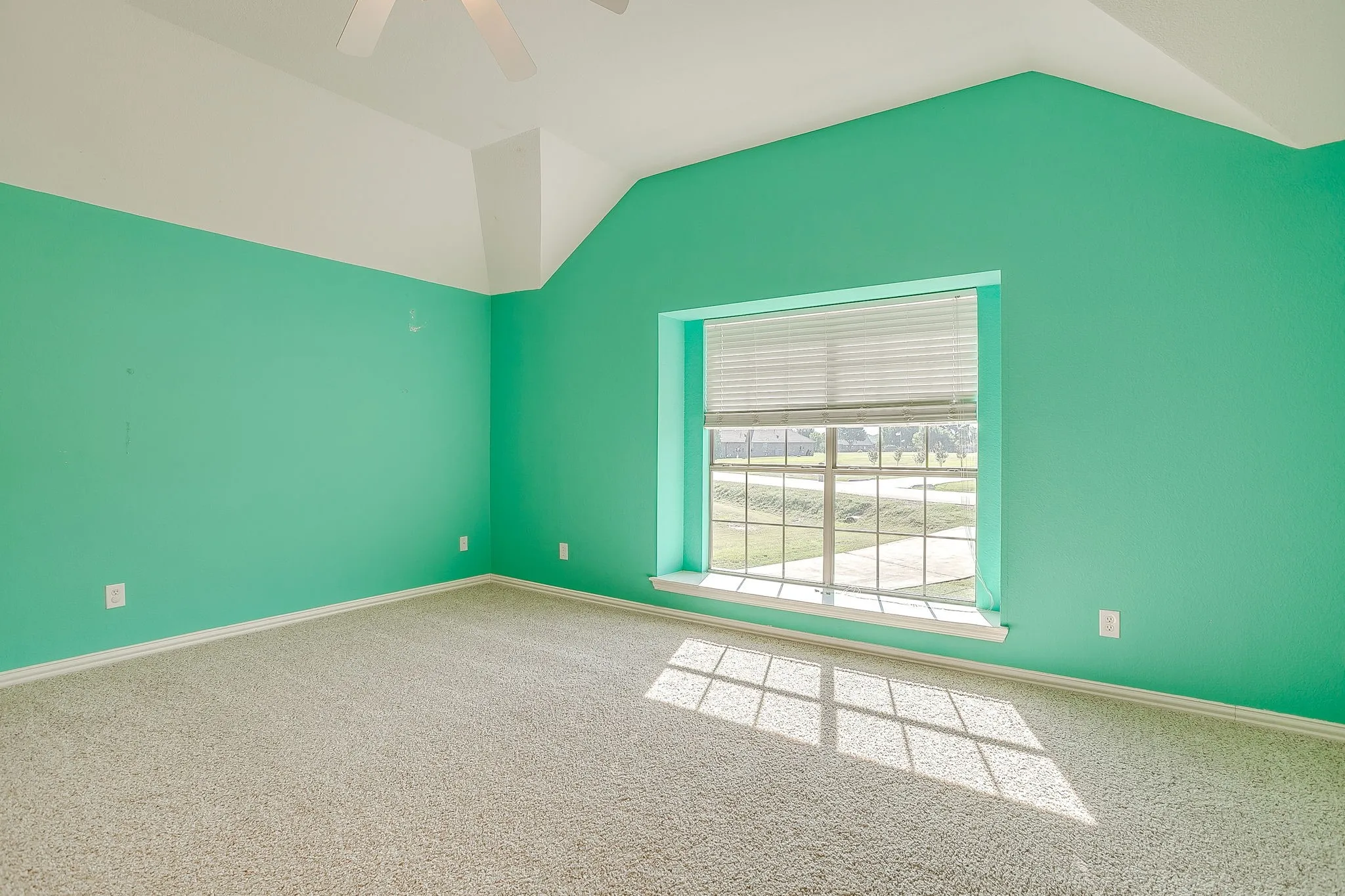 Single Family Residence For Sale in Hood County , 1802 Yucatan Drive, Granbury, Texas 76048, 5 Bedrooms, 4 Bathrooms, 2 Garage spaces, 4,034 Sqft, built in 2007, Price $899,000, mls#21281663, Real Estate Agent in Granbury, Homes For Sale in Hood county, Homes For Sale in Granbury, Realtor in Granbury Texas, Real Estate Brokerage Independent Realty Texas, Luminita Cordes Realtor