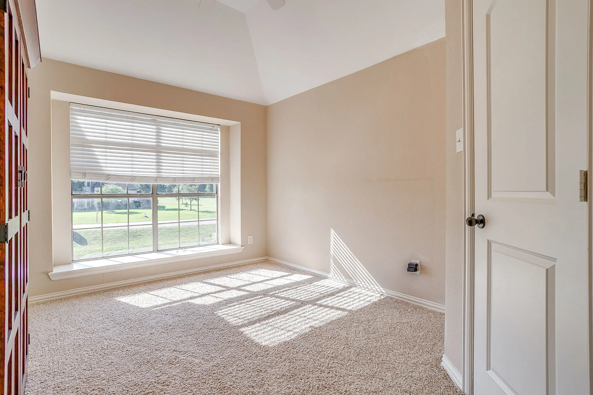 Single Family Residence For Sale in Hood County , 1802 Yucatan Drive, Granbury, Texas 76048, 5 Bedrooms, 4 Bathrooms, 2 Garage spaces, 4,034 Sqft, built in 2007, Price $899,000, mls#21281663, Real Estate Agent in Granbury, Homes For Sale in Hood county, Homes For Sale in Granbury, Realtor in Granbury Texas, Real Estate Brokerage Independent Realty Texas, Luminita Cordes Realtor
