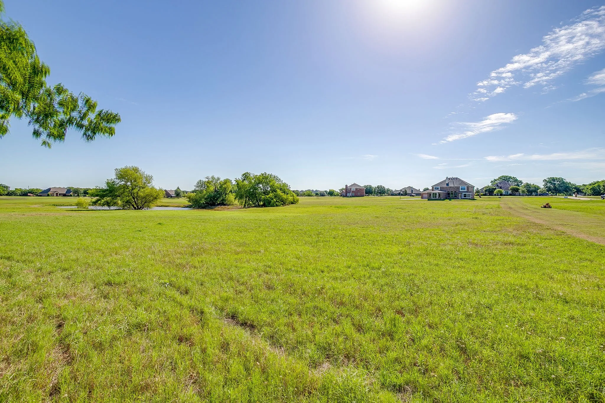 Single Family Residence For Sale in Hood County , 1802 Yucatan Drive, Granbury, Texas 76048, 5 Bedrooms, 4 Bathrooms, 2 Garage spaces, 4,034 Sqft, built in 2007, Price $899,000, mls#21281663, Real Estate Agent in Granbury, Homes For Sale in Hood county, Homes For Sale in Granbury, Realtor in Granbury Texas, Real Estate Brokerage Independent Realty Texas, Luminita Cordes Realtor