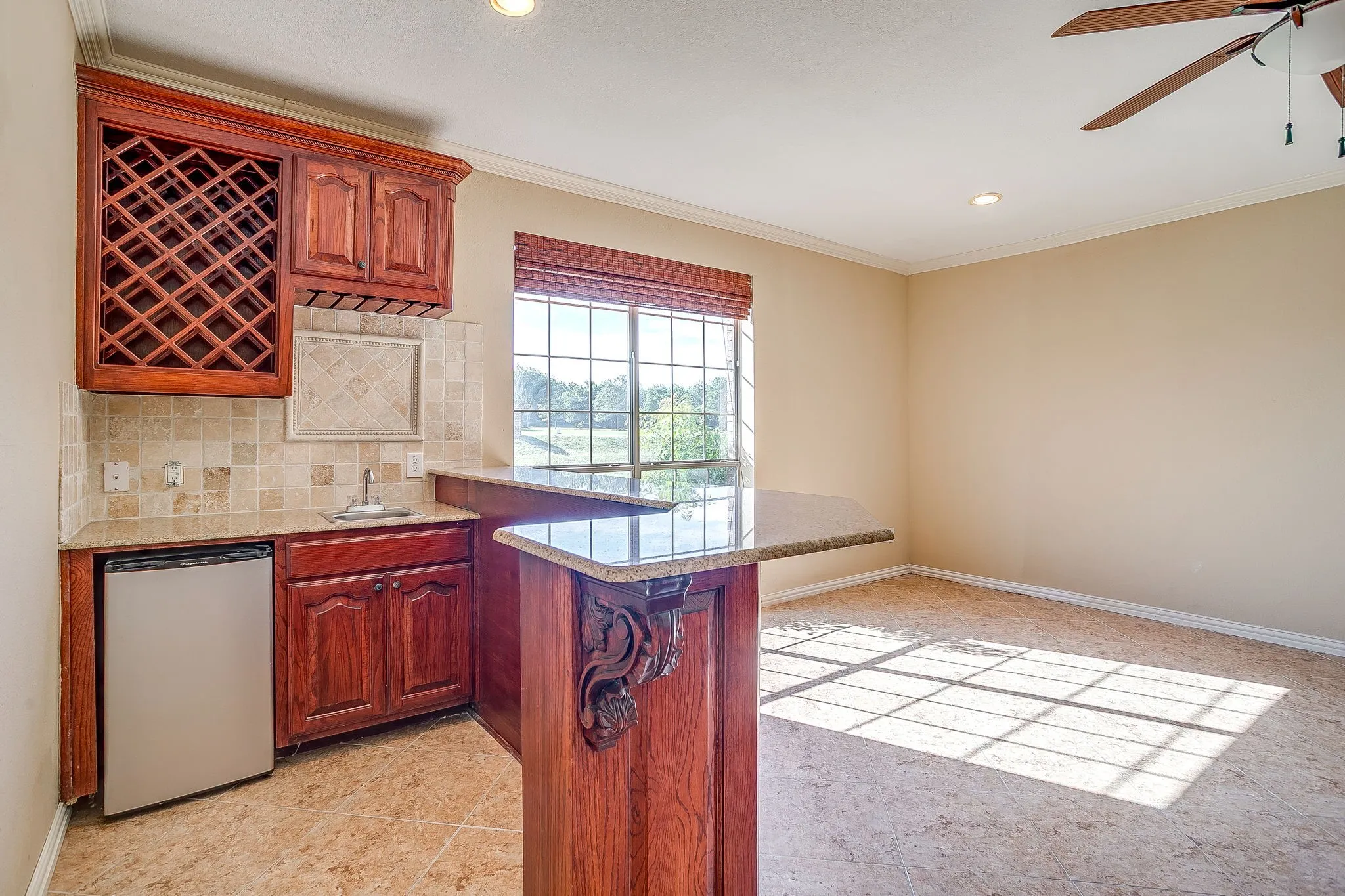 Single Family Residence For Sale in Hood County , 1802 Yucatan Drive, Granbury, Texas 76048, 5 Bedrooms, 4 Bathrooms, 2 Garage spaces, 4,034 Sqft, built in 2007, Price $899,000, mls#21281663, Real Estate Agent in Granbury, Homes For Sale in Hood county, Homes For Sale in Granbury, Realtor in Granbury Texas, Real Estate Brokerage Independent Realty Texas, Luminita Cordes Realtor